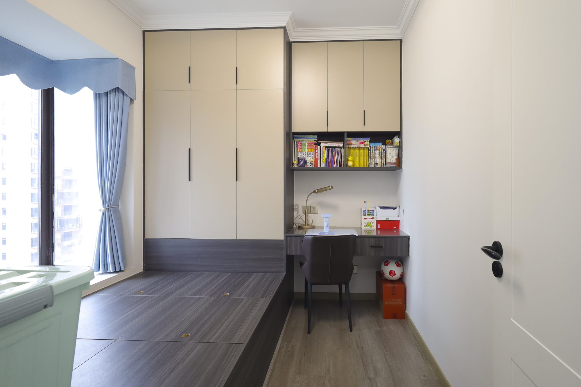 鸿邦国际城  3室2厅2卫    125.0万卧室