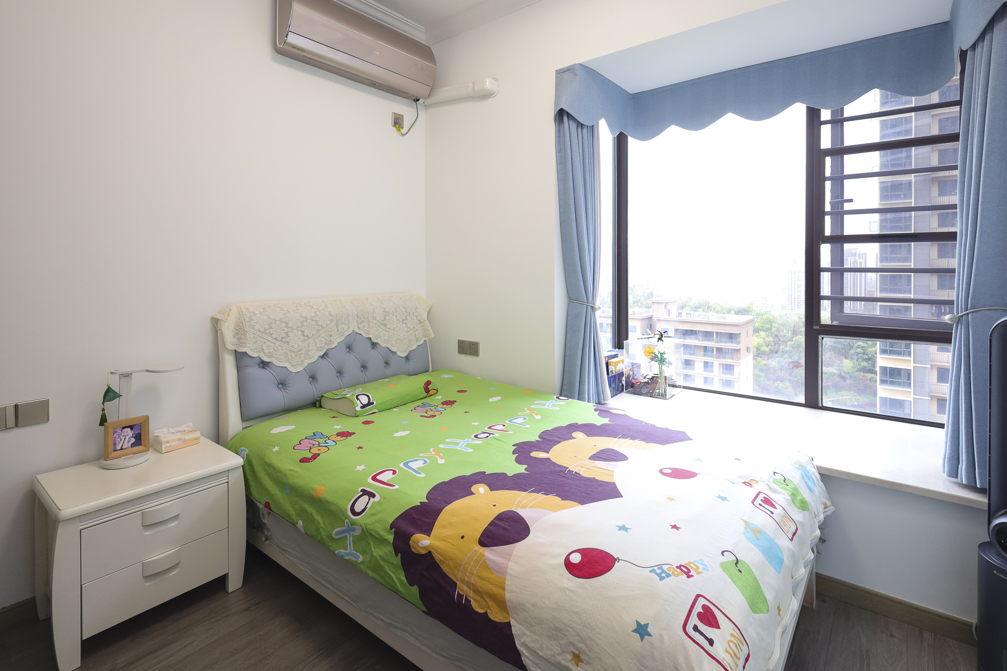 鸿邦国际城  3室2厅2卫    125.0万卧室