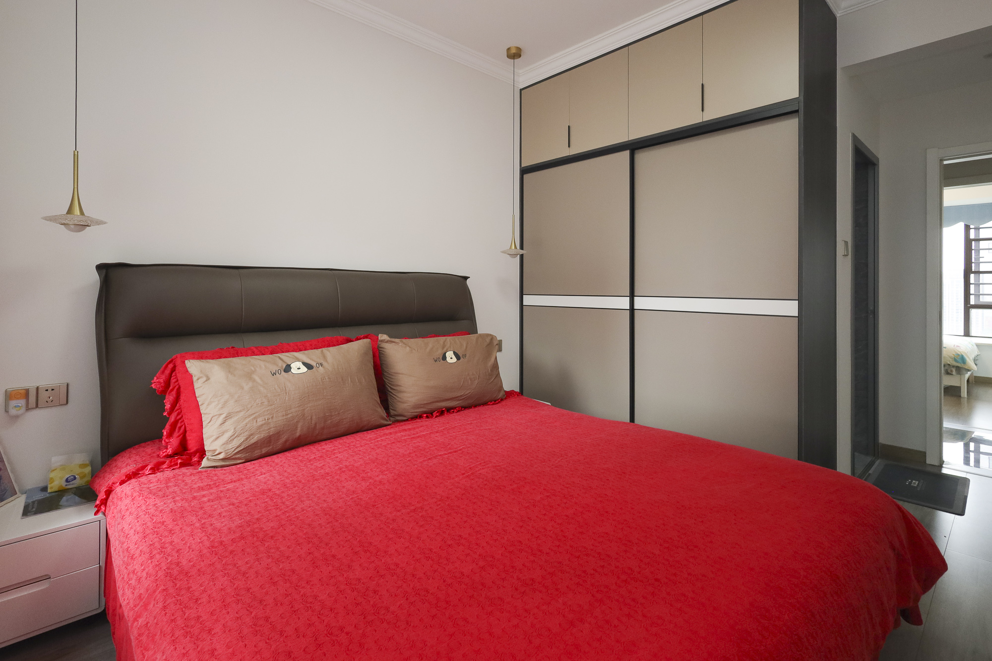 鸿邦国际城  3室2厅2卫    125.0万卧室