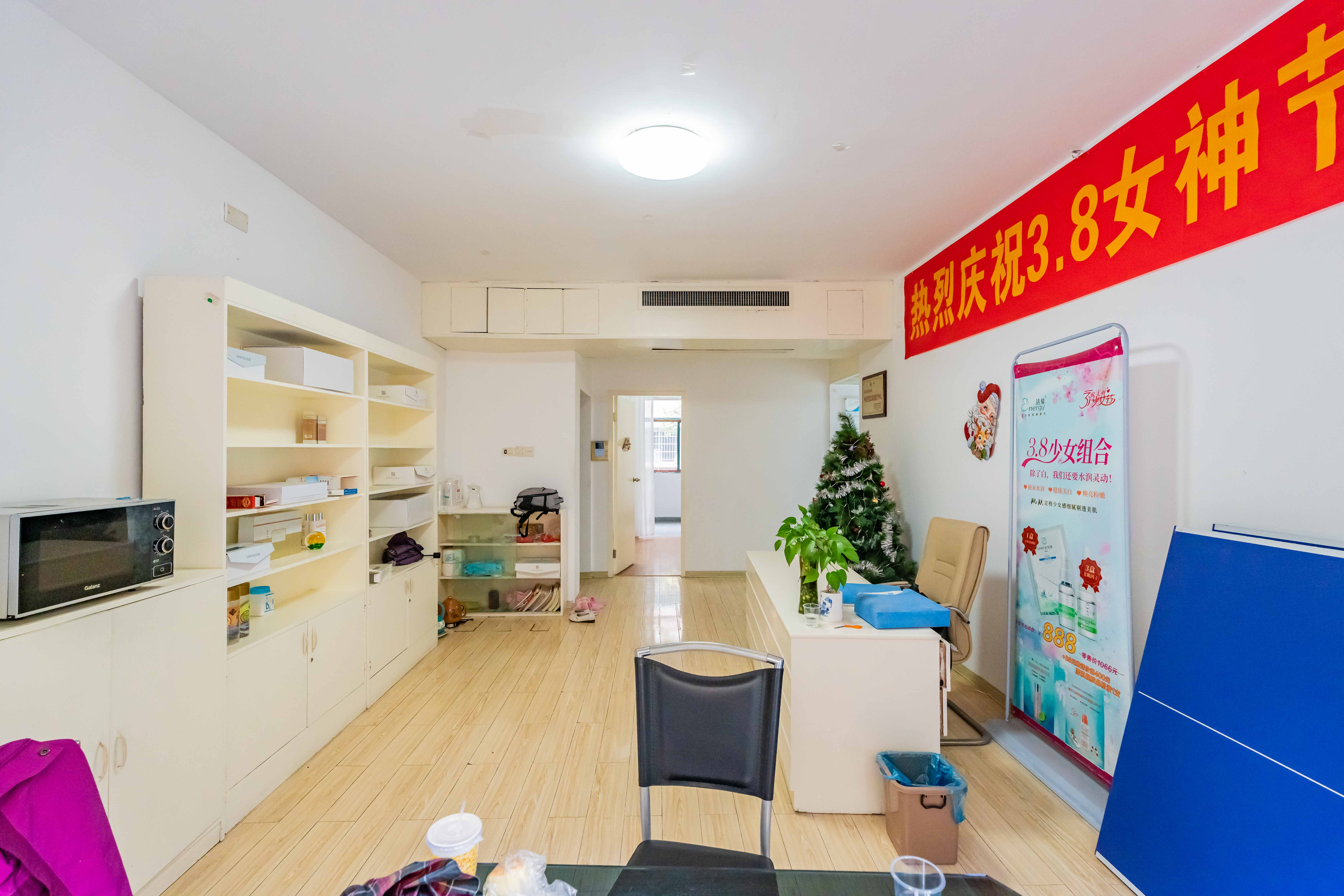 金鹰小区  3室2厅2卫   89.00万