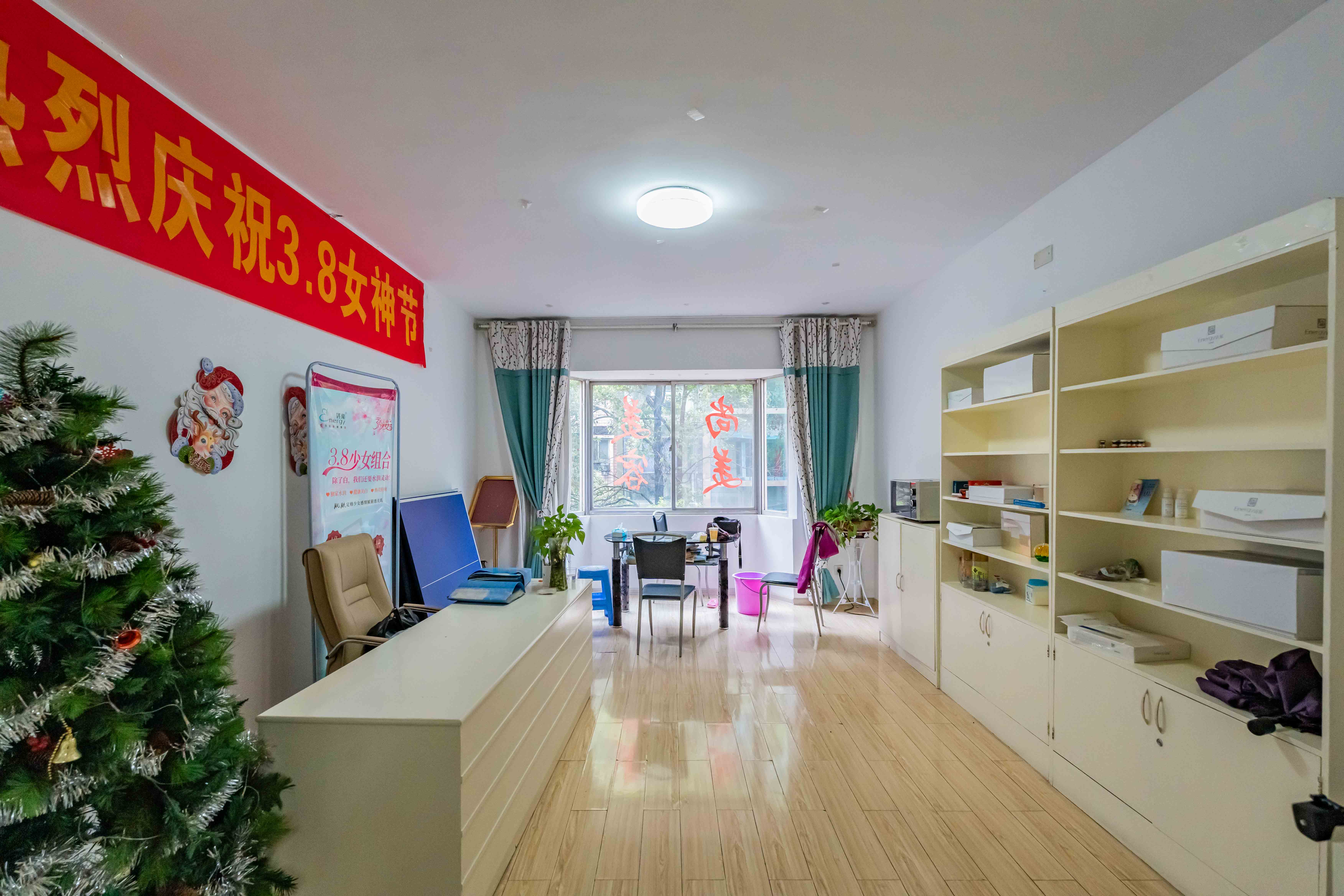 金鹰小区  3室2厅2卫   89.00万客厅