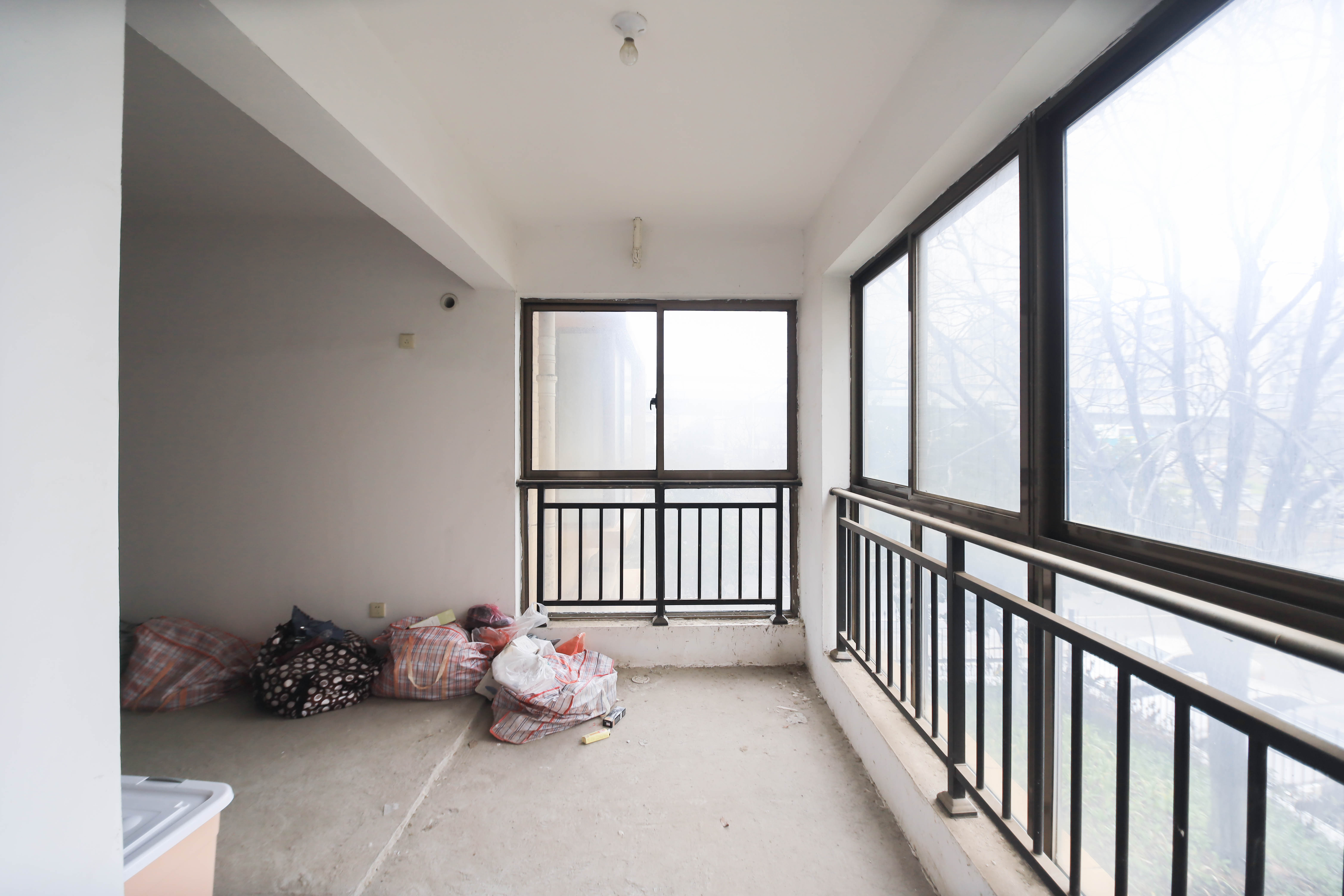 中天瑞景  3室2厅2卫   147.00万阳台