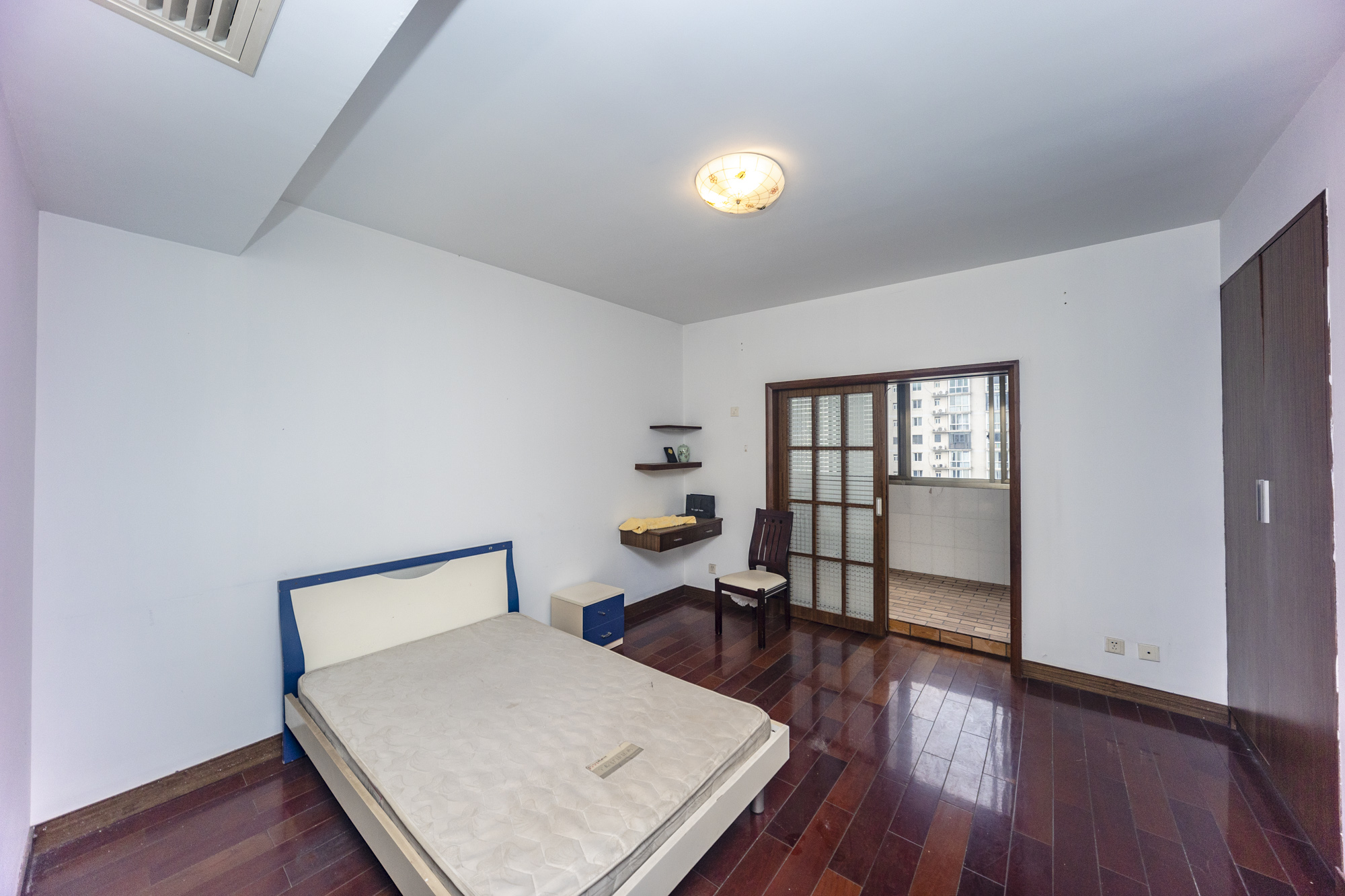 湖南第六工程有限公司机关小区（六公司机关大院）  4室2厅2卫   180.00万卧室