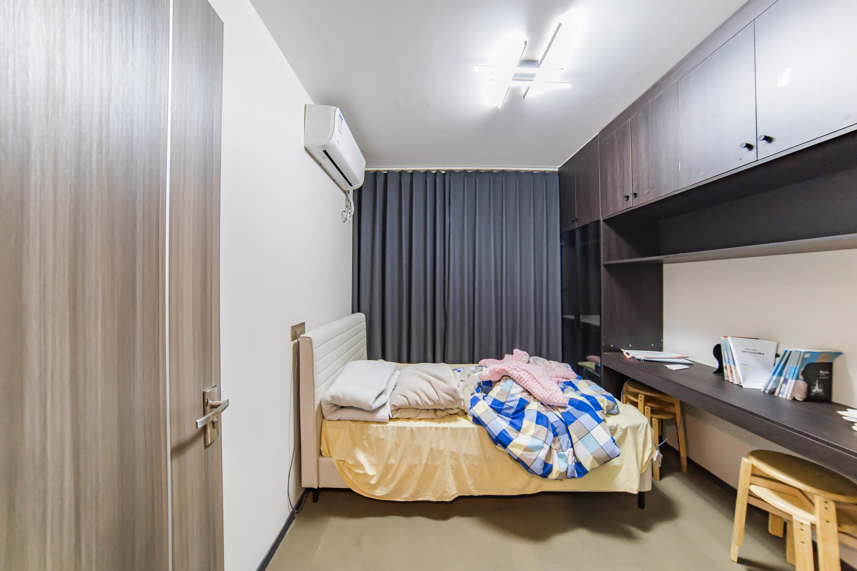 中海阅麓山二期  3室2厅2卫   155.00万卧室