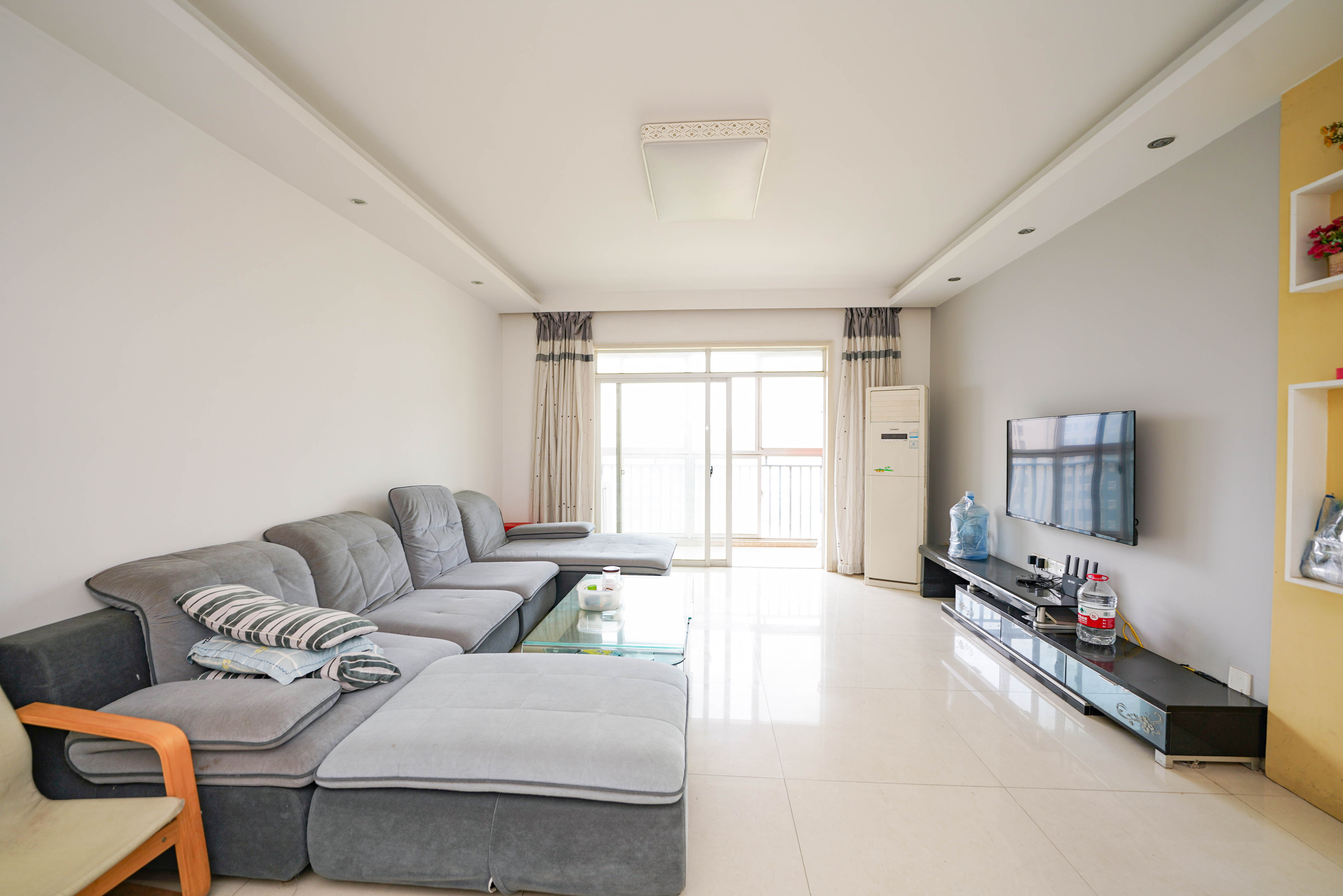 理工大学职工单位房青年汇 3室2厅2卫 68.0万 理工大学职工单位房青年汇 3室2厅2卫 68.0万客厅