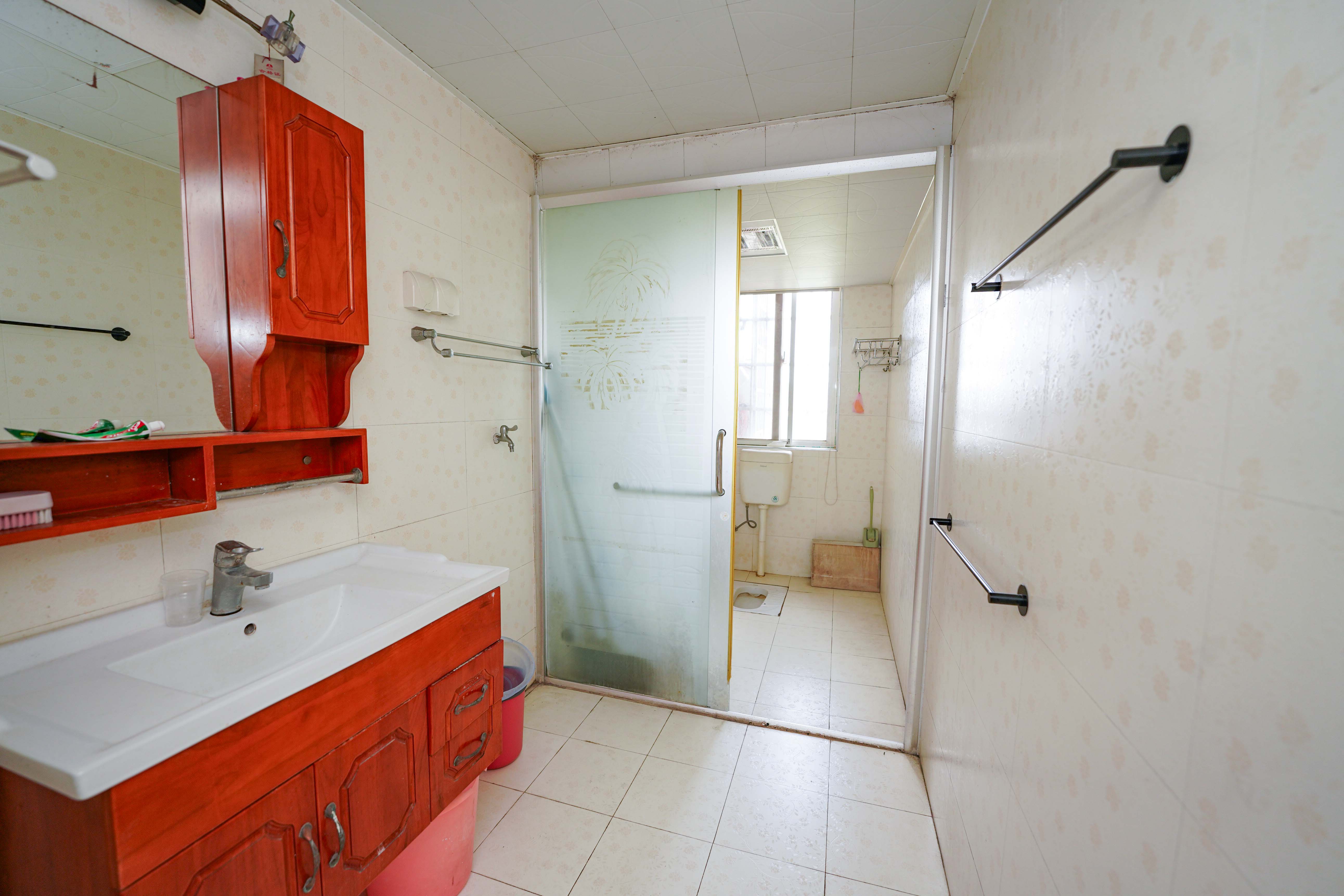 理工大学职工单位房青年汇 3室2厅2卫 68.0万 理工大学职工单位房青年汇 3室2厅2卫 68.0万卫生间