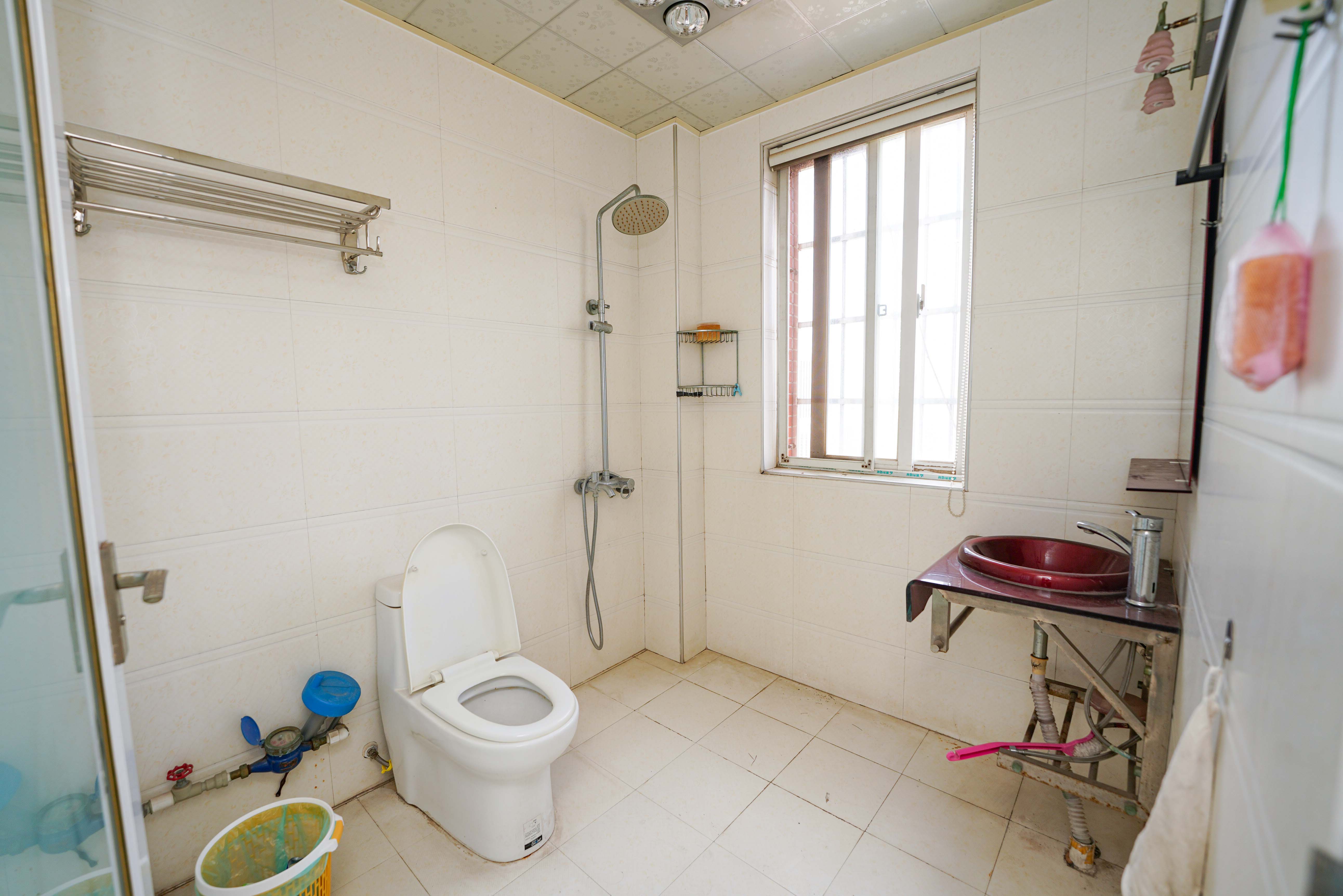 理工大学职工单位房青年汇 3室2厅2卫 68.0万 理工大学职工单位房青年汇 3室2厅2卫 68.0万卫生间