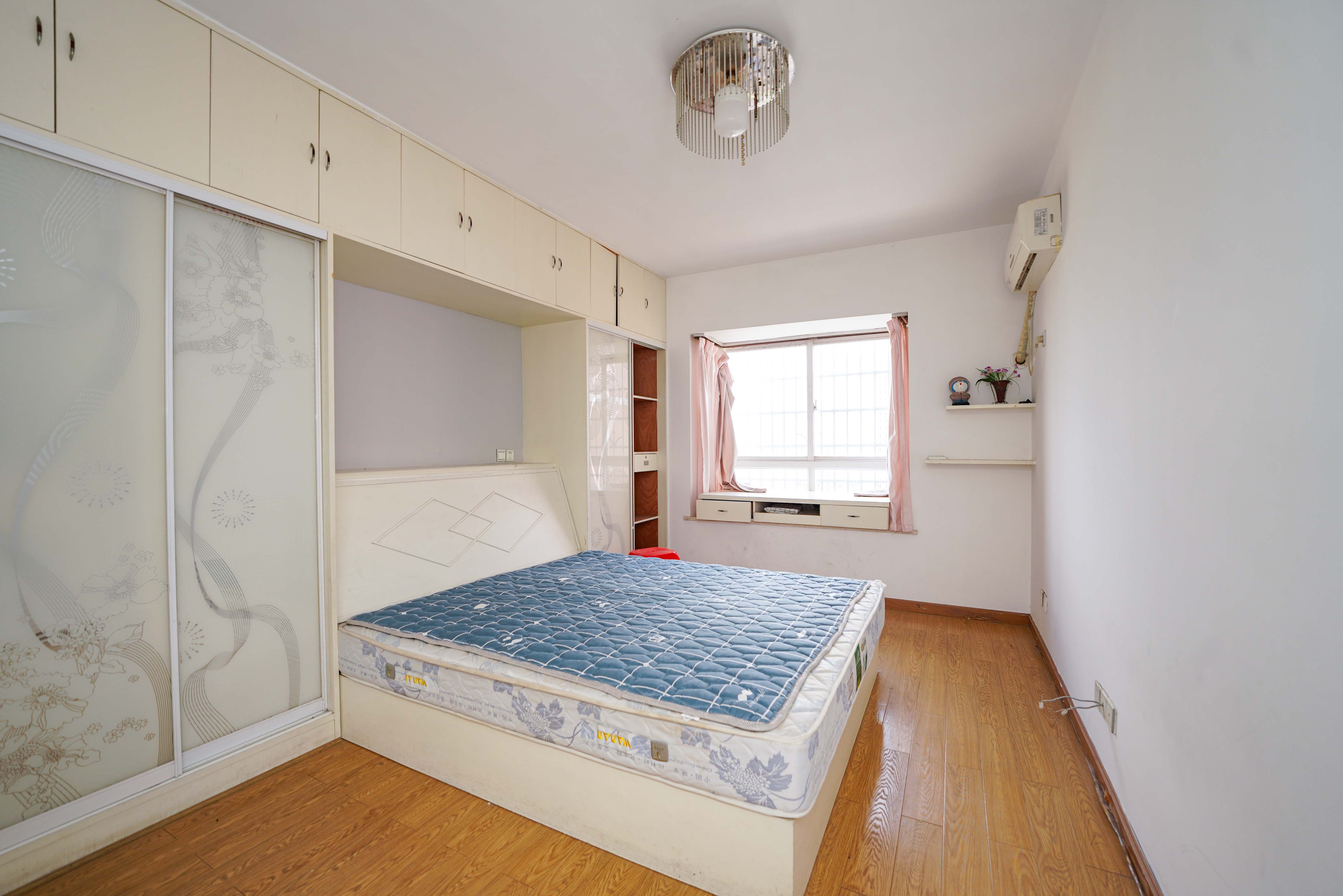 理工大学职工单位房青年汇 3室2厅2卫 68.0万 理工大学职工单位房青年汇 3室2厅2卫 68.0万卧室