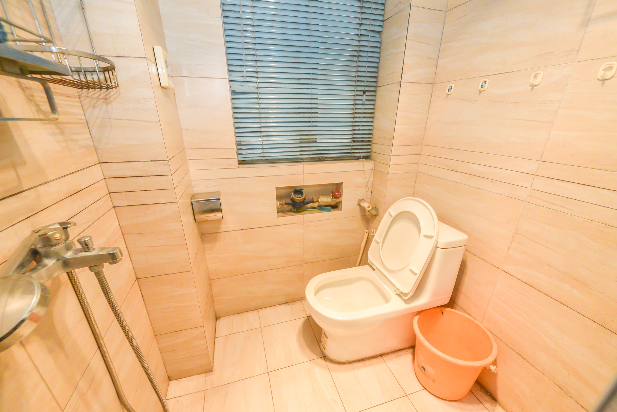 宏泽佳园  3室1厅1卫    120.0万卫生间