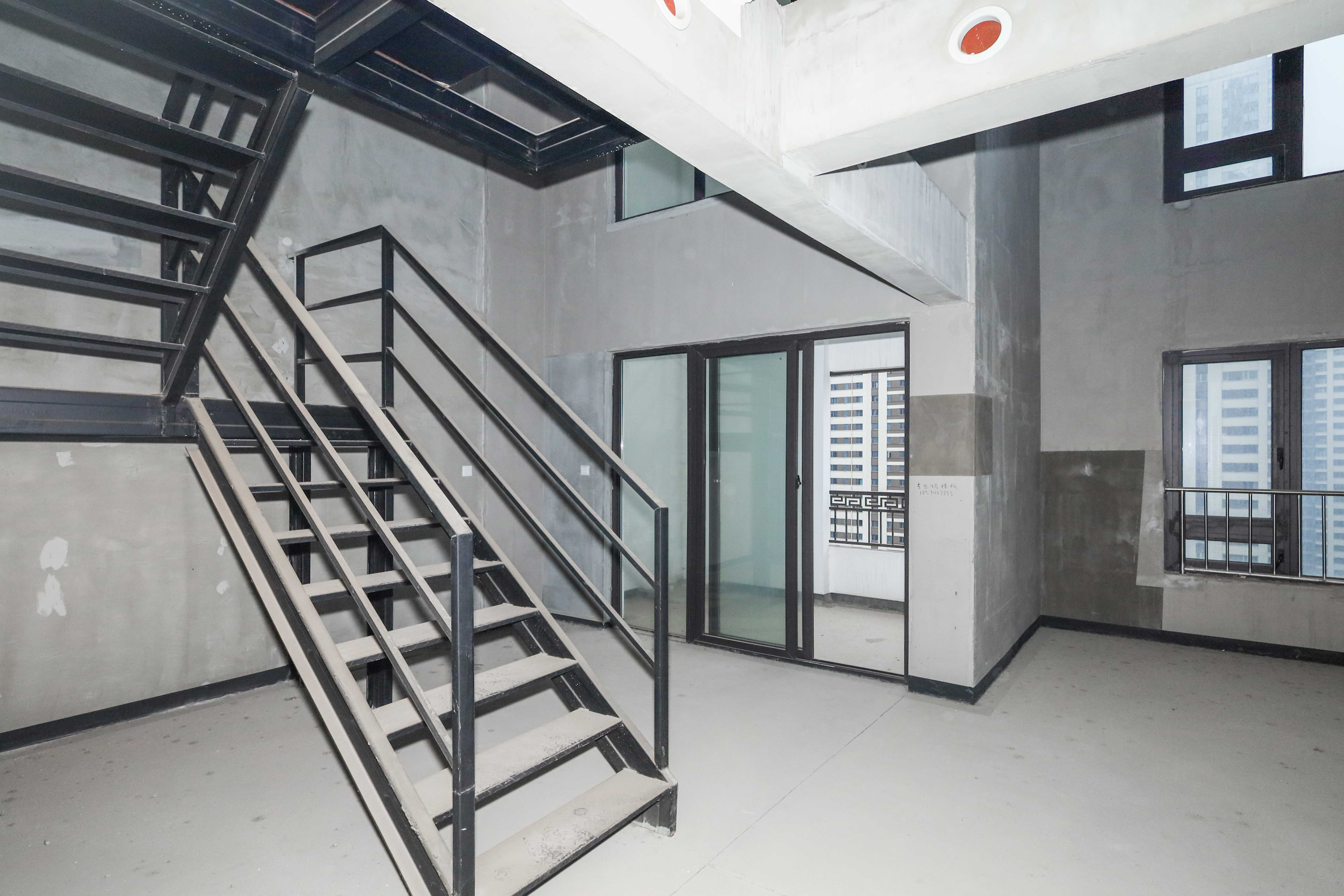 建发央著  4室2厅2卫   341.00万客厅