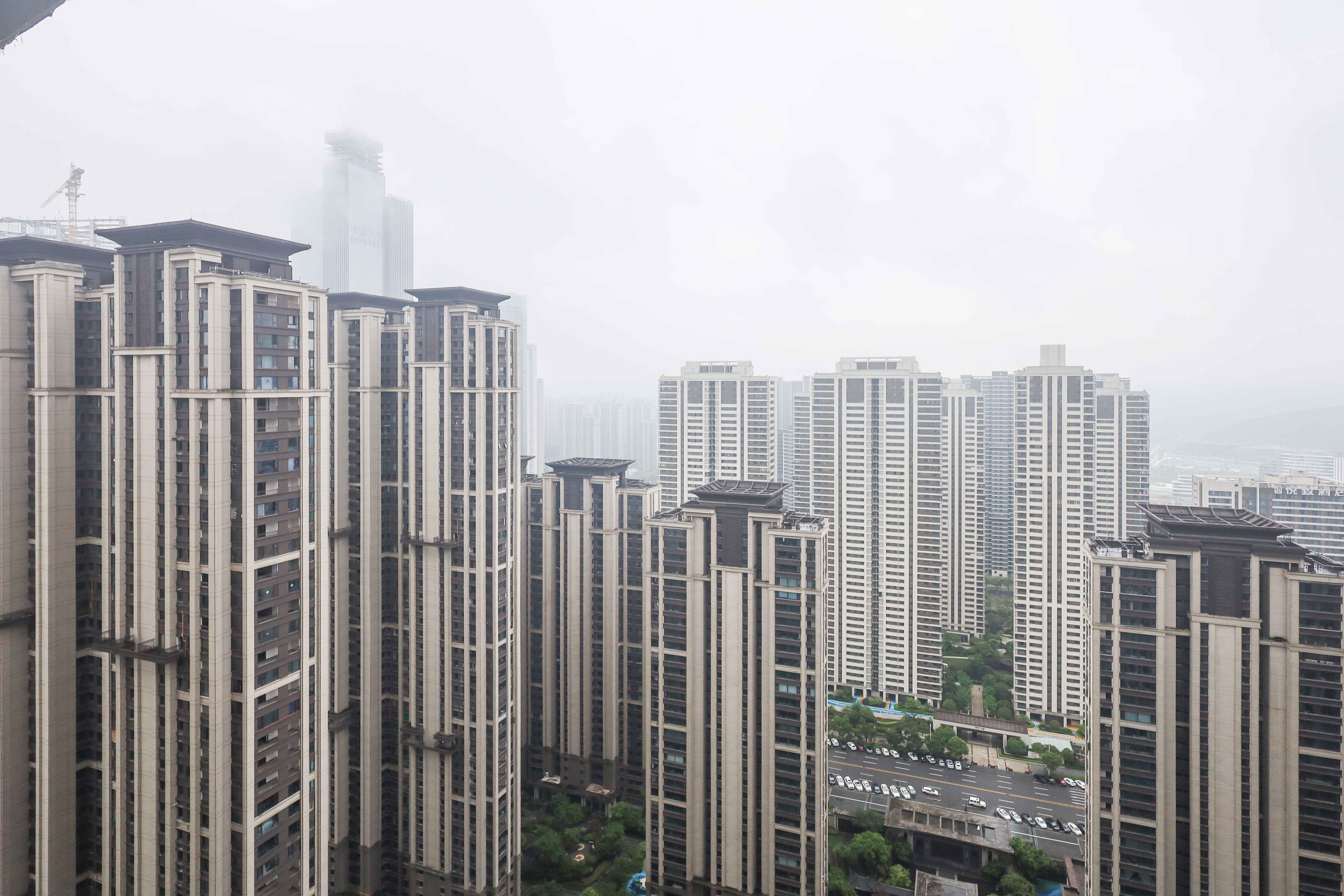 建发央著  4室2厅2卫   410.00万阳台