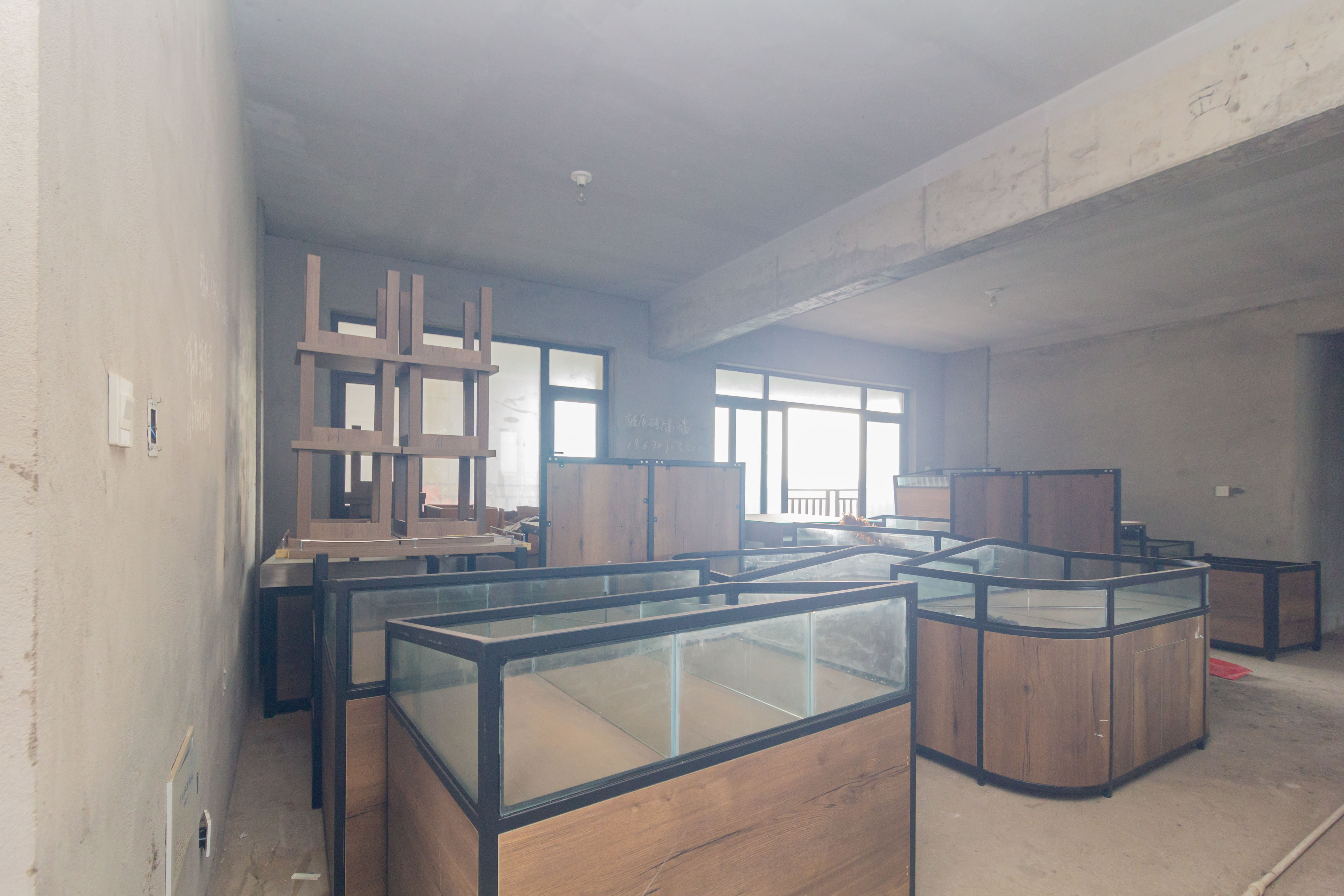 财汇新天地(财汇商务广场) 5室2厅2卫 89.8万 财汇新天地(财汇商务广场) 5室2厅2卫 89.8万客厅