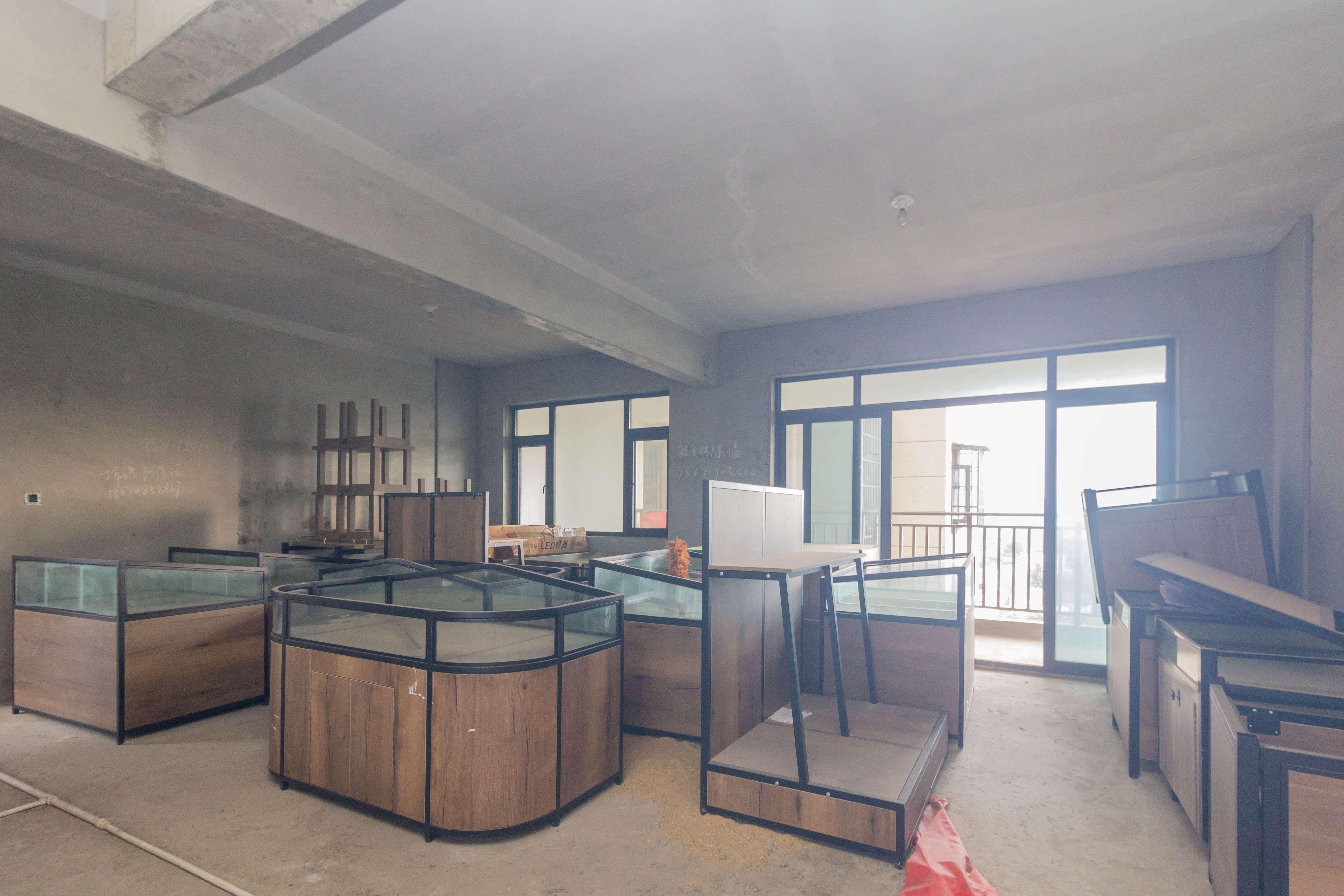 财汇新天地(财汇商务广场) 5室2厅2卫 89.8万 财汇新天地(财汇商务广场) 5室2厅2卫 89.8万客厅