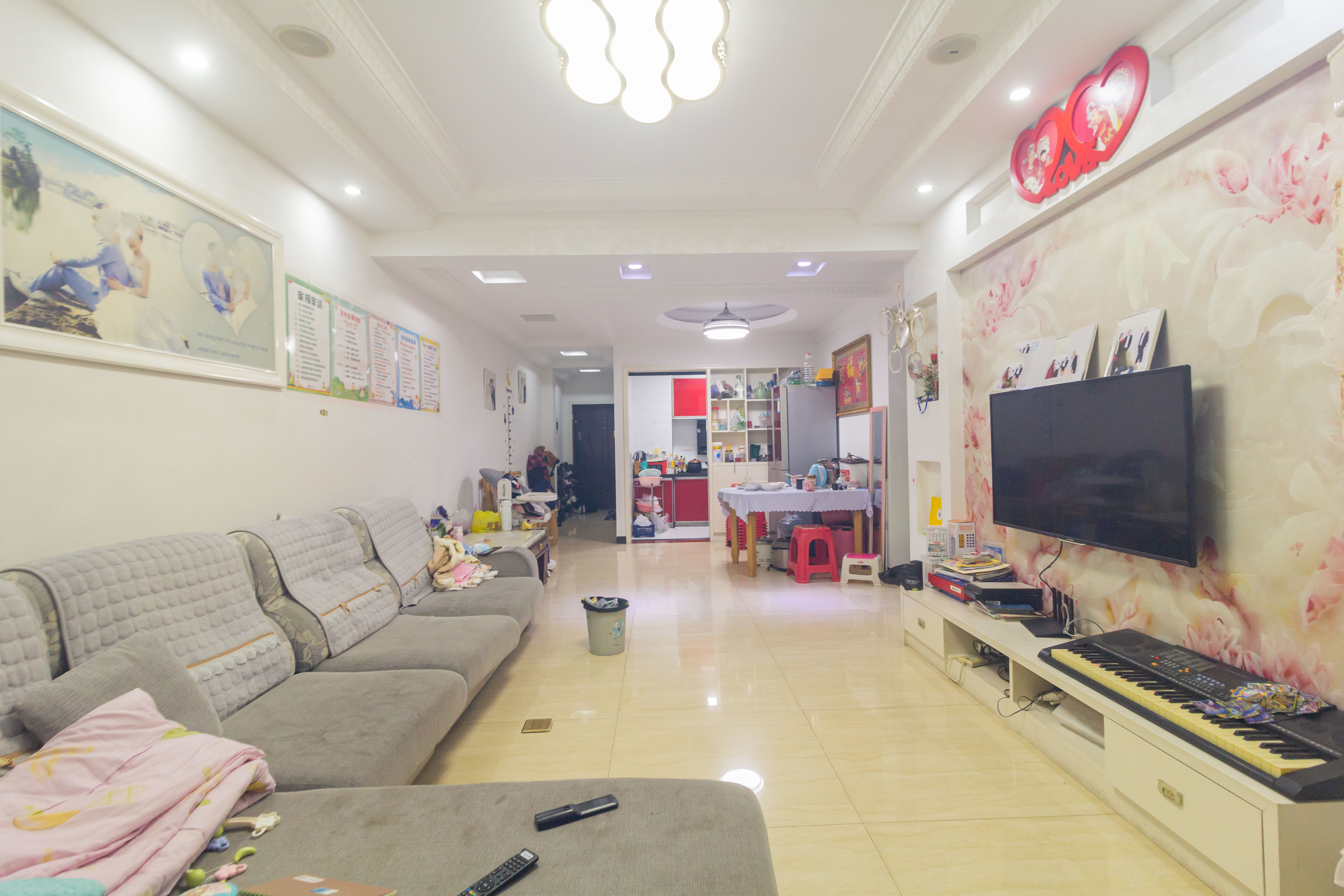 三景华御 3室2厅1卫 58.0万 三景华御 3室2厅1卫 58.0万客厅