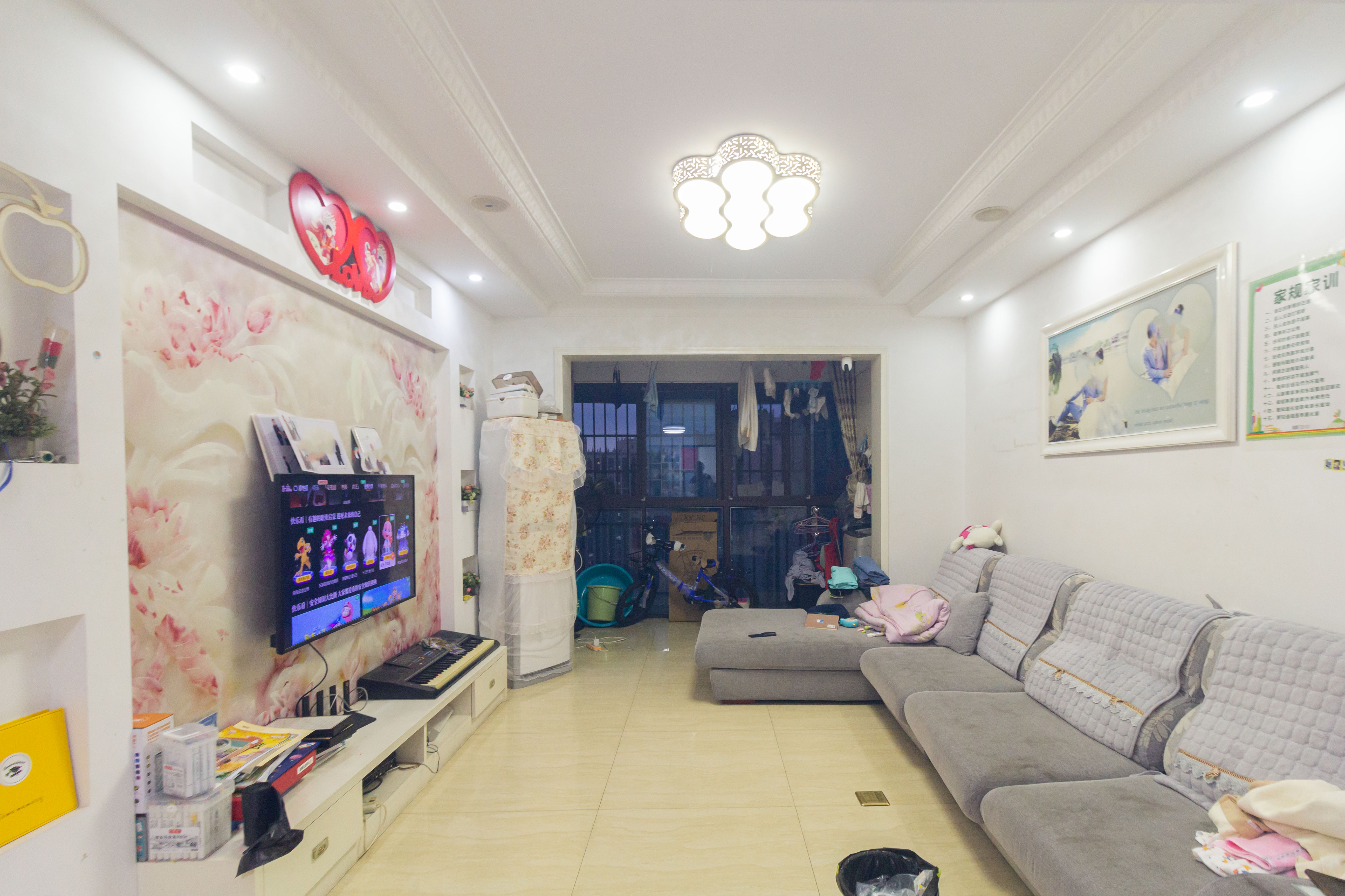 三景华御 3室2厅1卫 58.0万 三景华御 3室2厅1卫 58.0万客厅