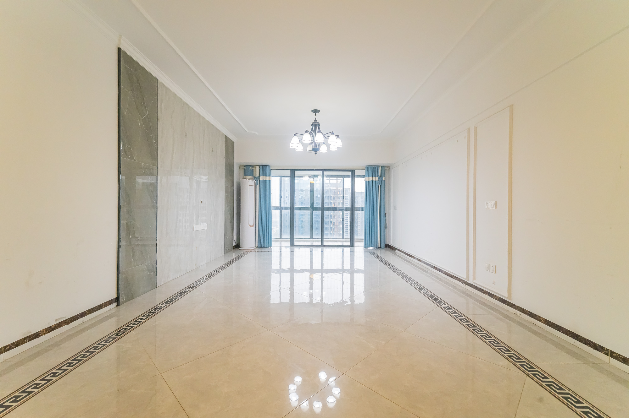 恒基凯旋门一二期  4室2厅3卫    142.0万 恒基凯旋门一二期  4室2厅3卫    142.0万客厅