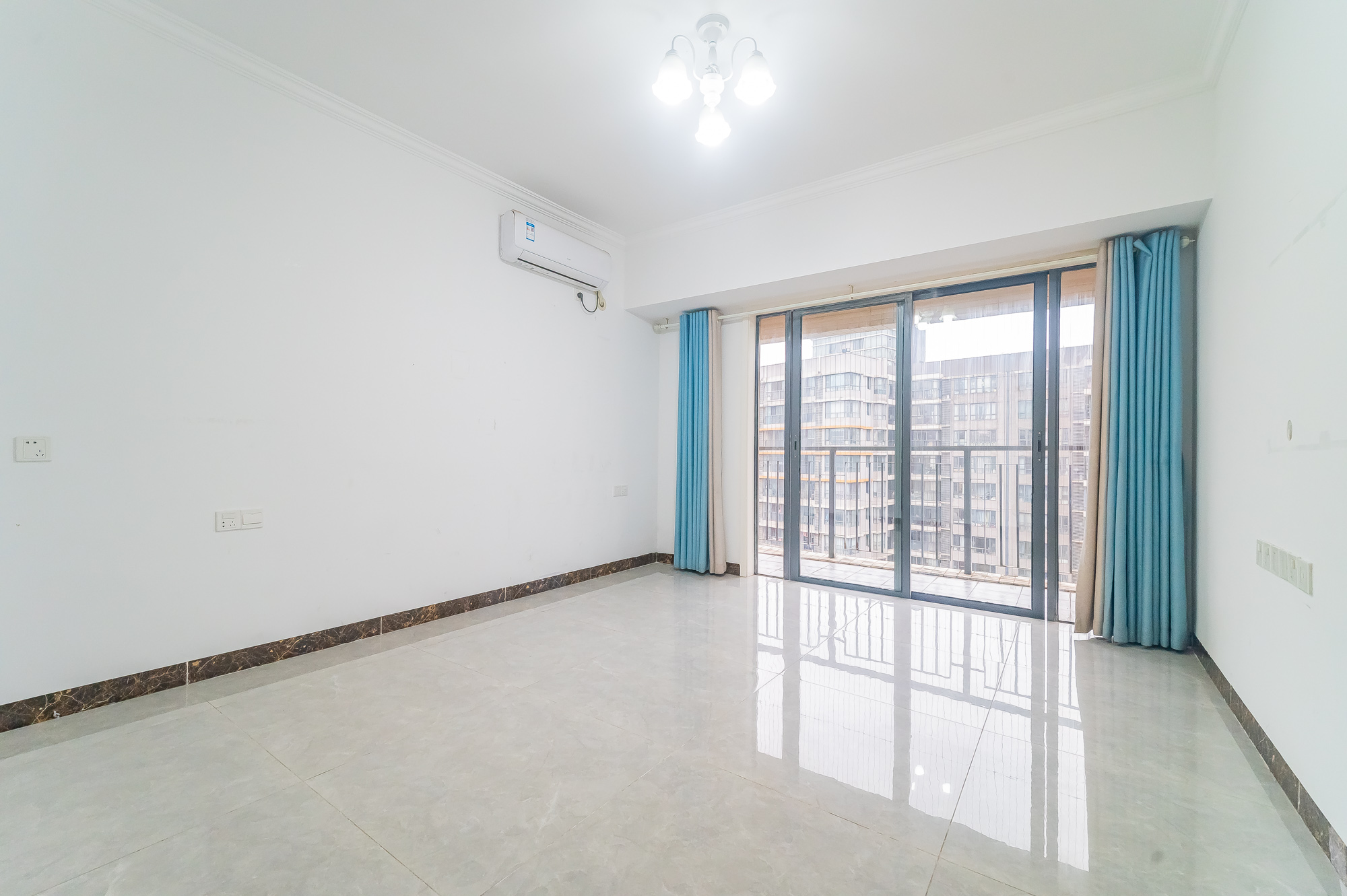 恒基凯旋门一二期  4室2厅3卫    142.0万 恒基凯旋门一二期  4室2厅3卫    142.0万其他