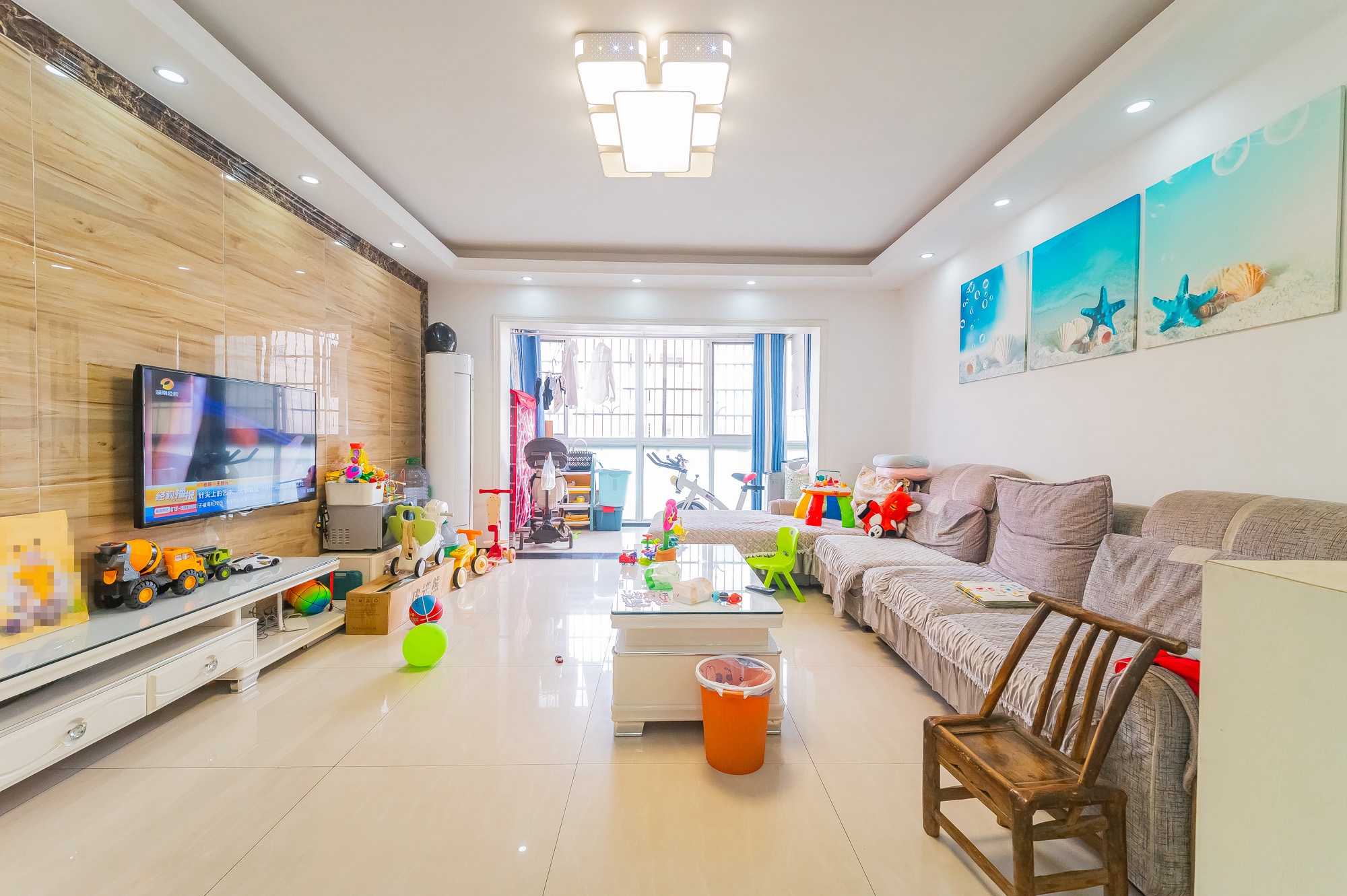 佳美星城 3室2厅2卫 52.8万 佳美星城 3室2厅2卫 52.8万客厅