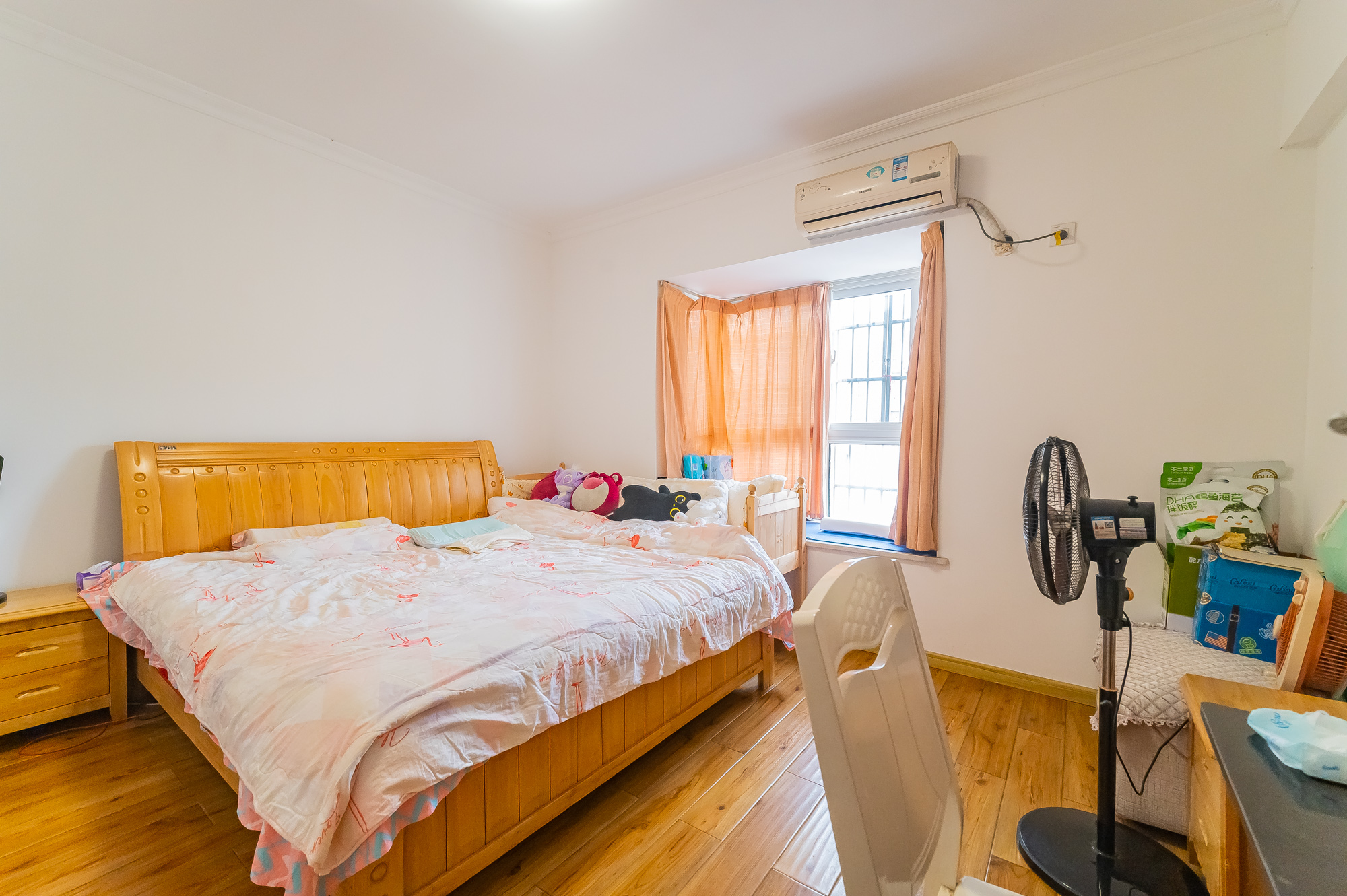 佳美星城 3室2厅2卫 52.8万 佳美星城 3室2厅2卫 52.8万卧室