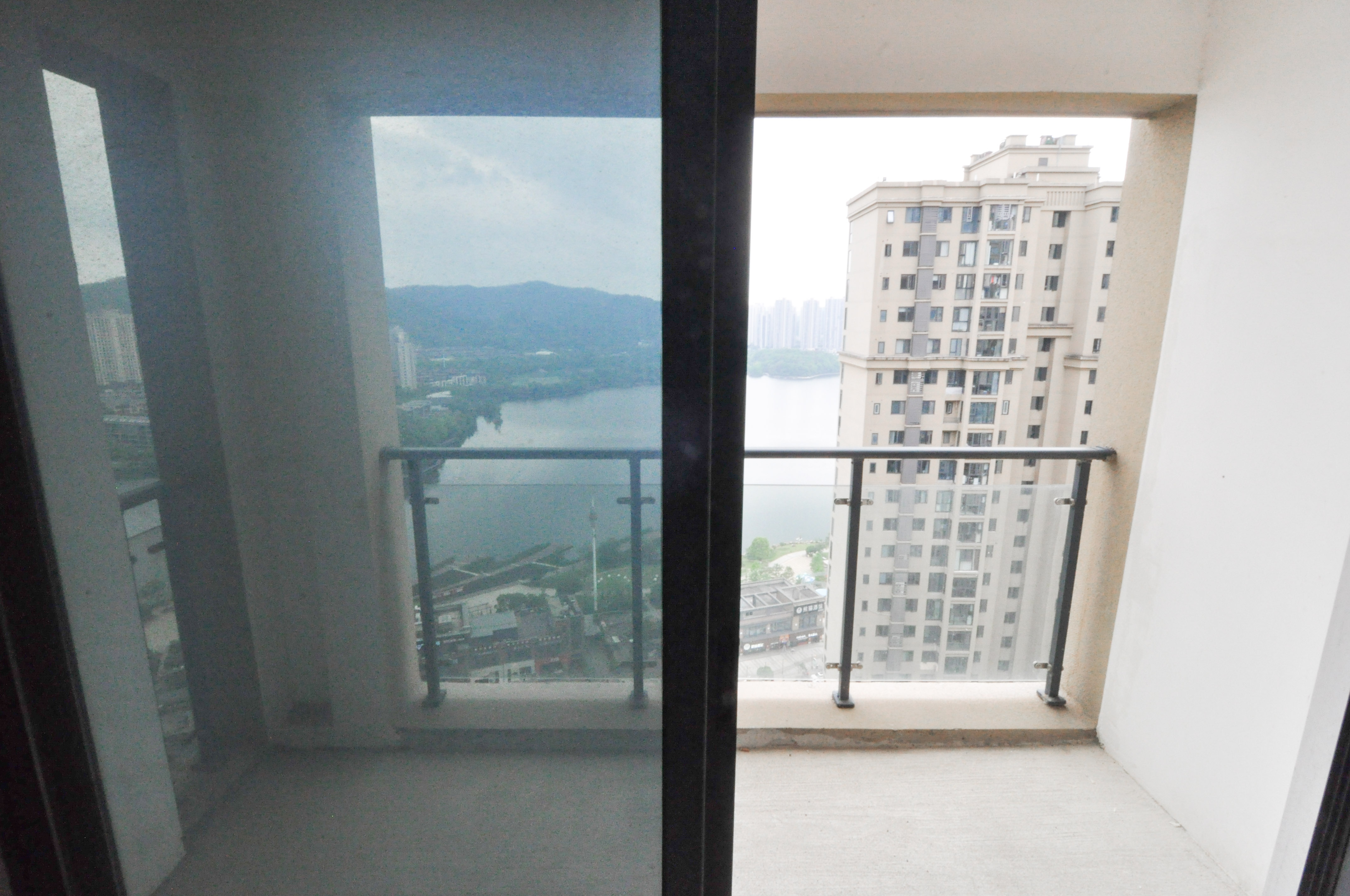 中建梅溪湖中心  3室2厅2卫   158.00万其他