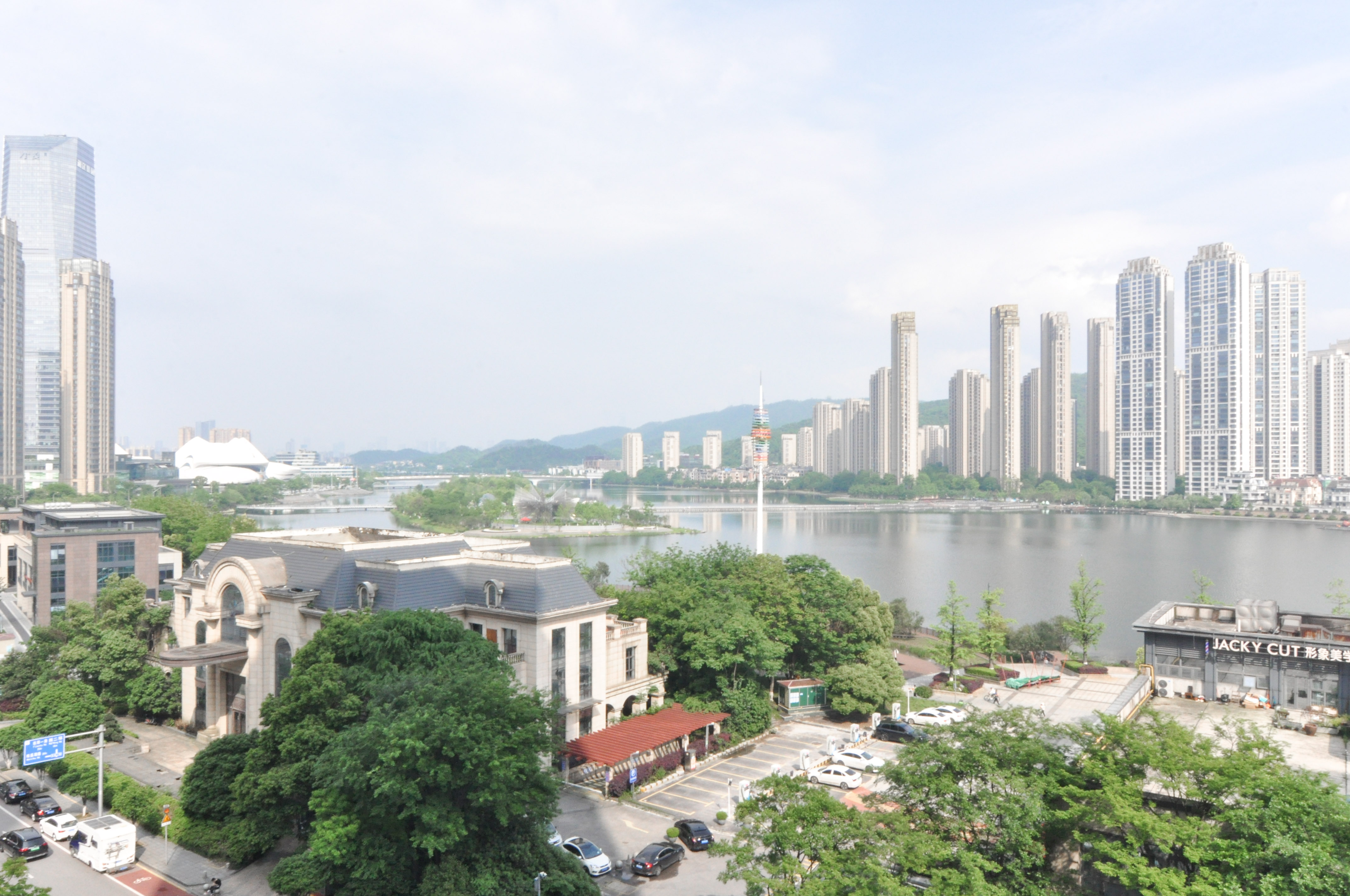 中建梅溪湖中心  5室2厅2卫   390.00万其他