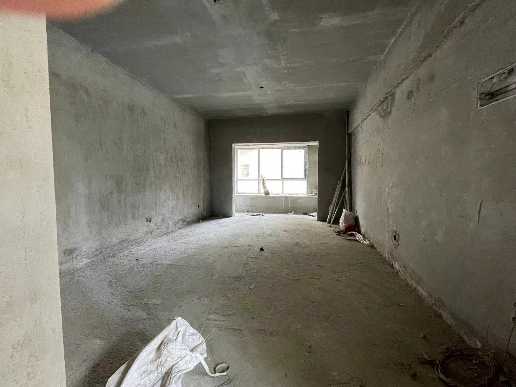 新世界建材城  1室1厅1卫   28.00万客厅