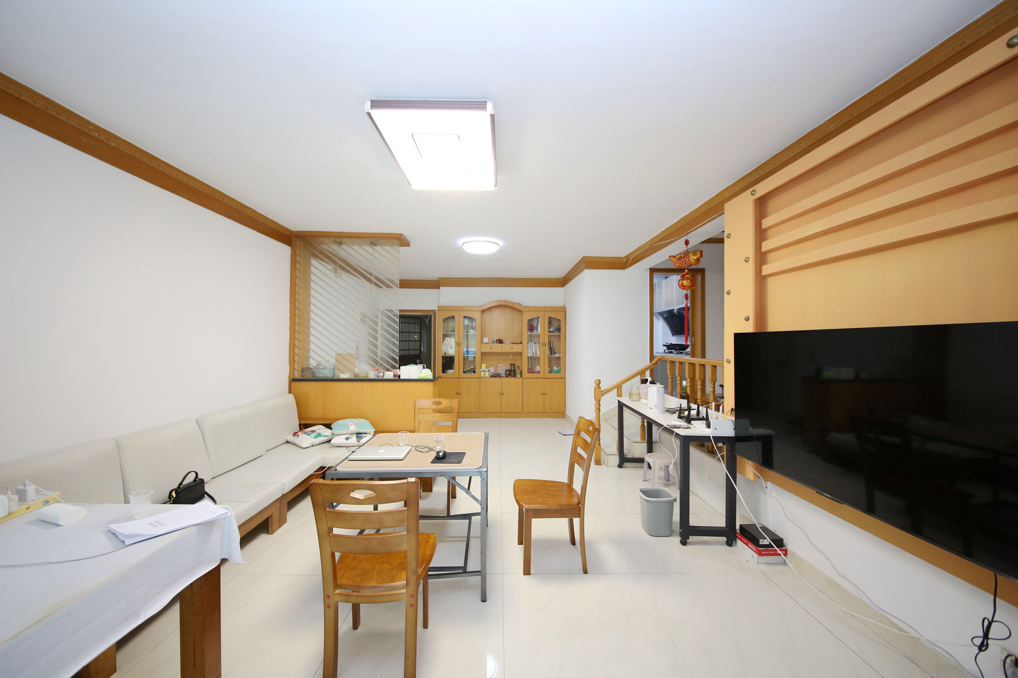 王府花园  3室2厅2卫    130.0万客厅