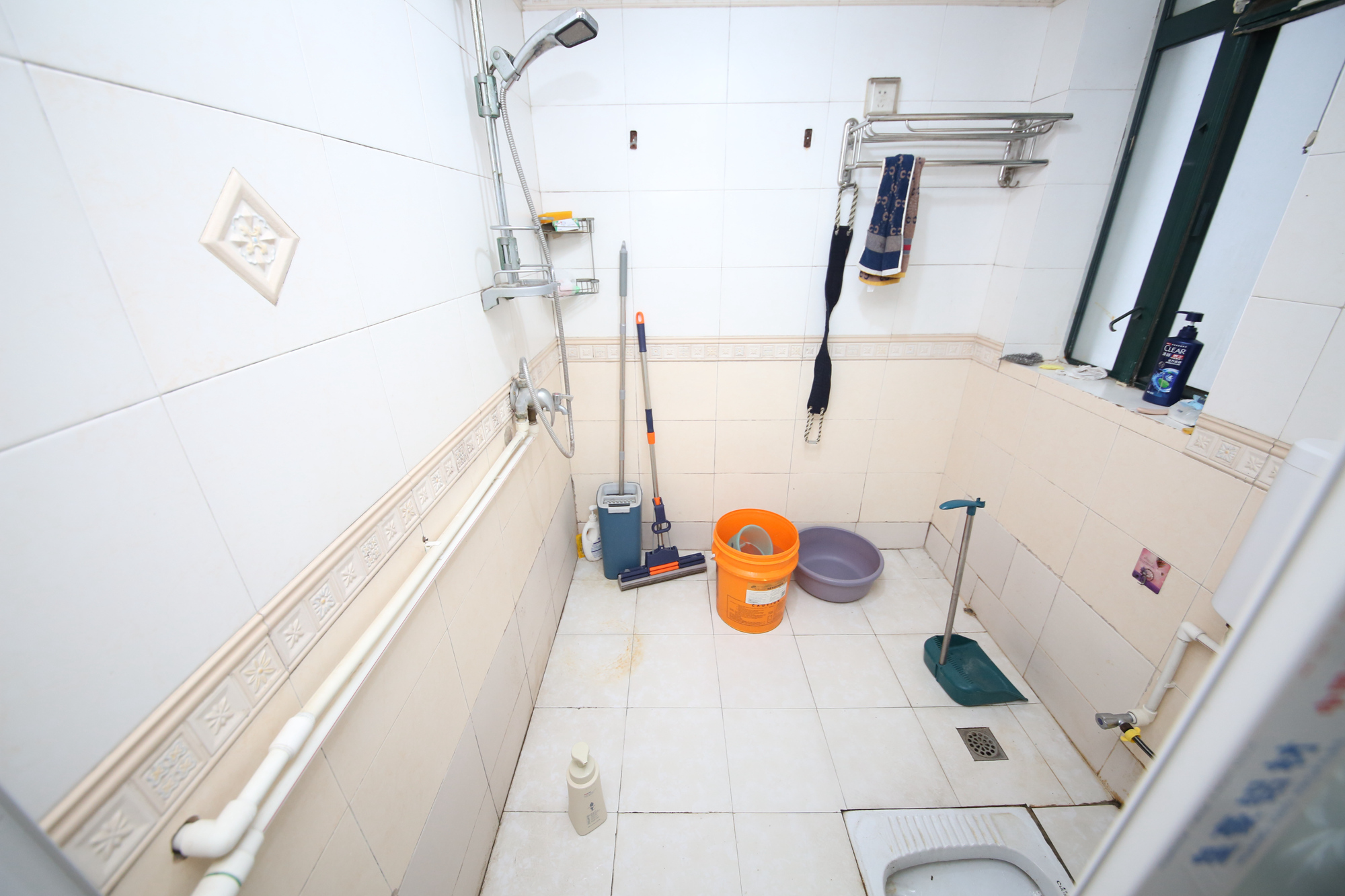 王府花园  3室2厅2卫    130.0万卫生间