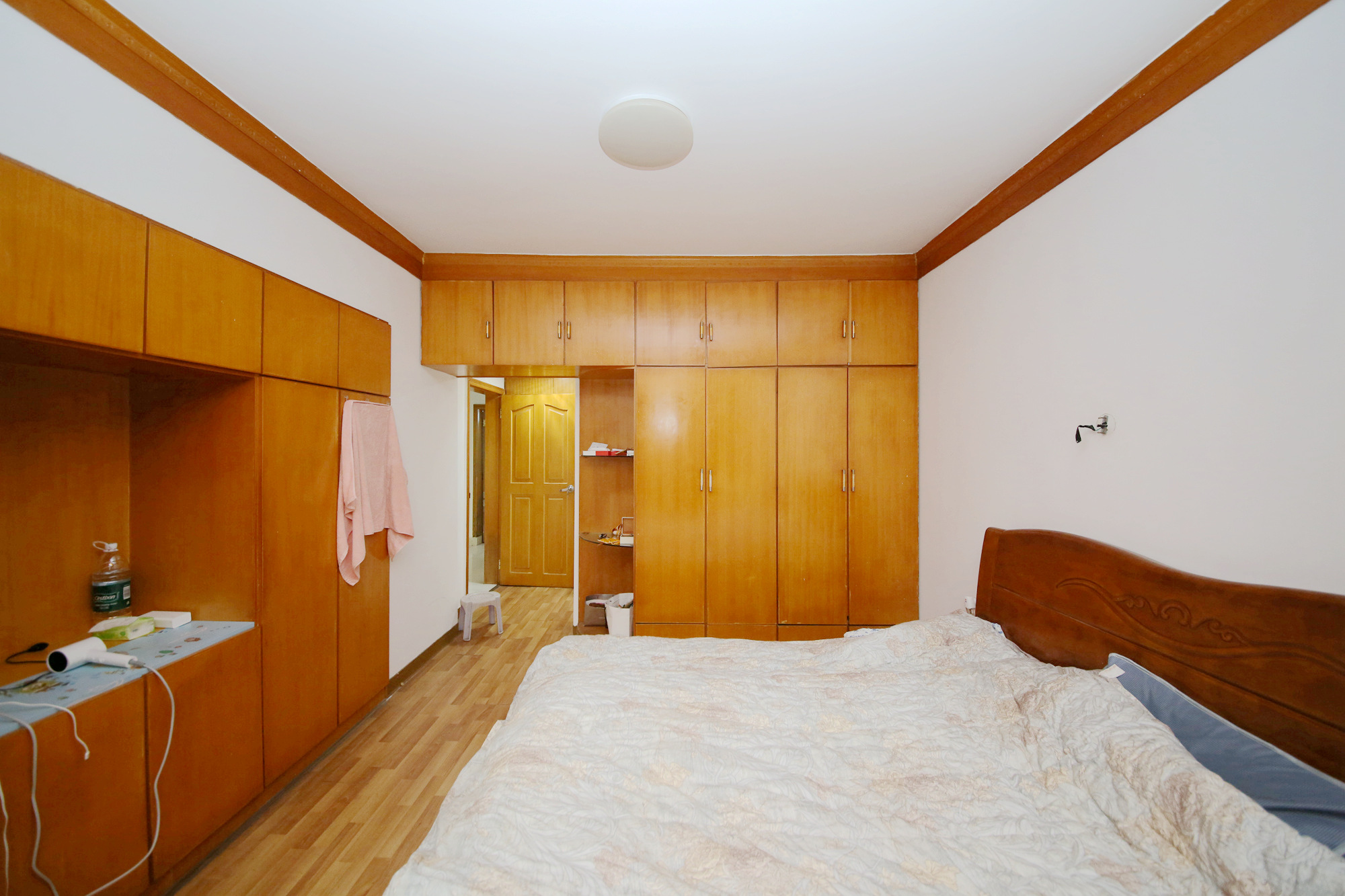 王府花园  3室2厅2卫    130.0万卧室