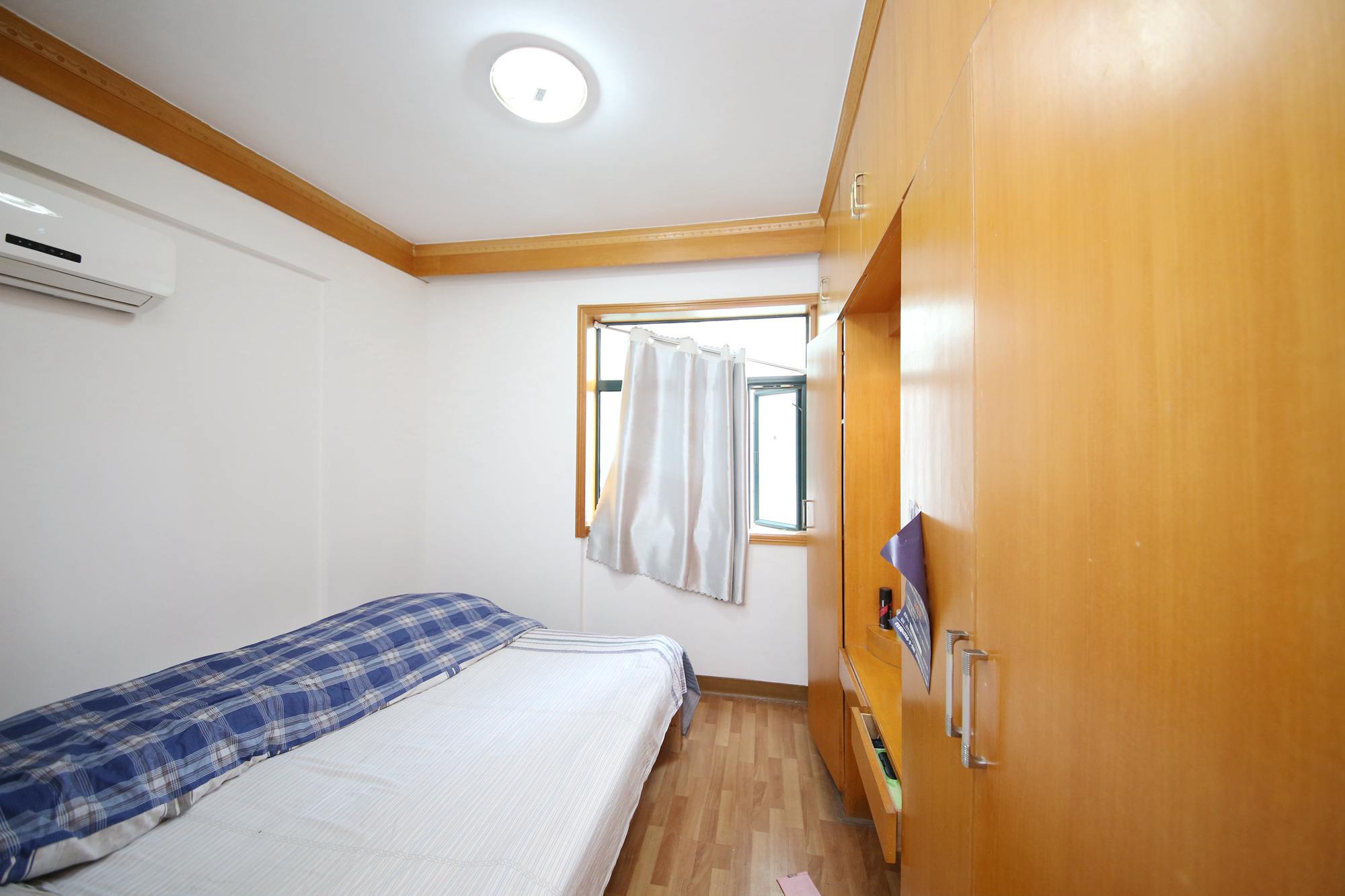 王府花园  3室2厅2卫    130.0万卧室