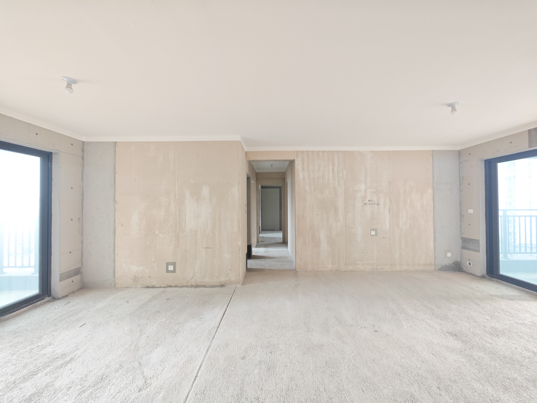 保利大都汇四期 4室2厅2卫 170.0万 保利大都汇四期 4室2厅2卫 170.0万客厅