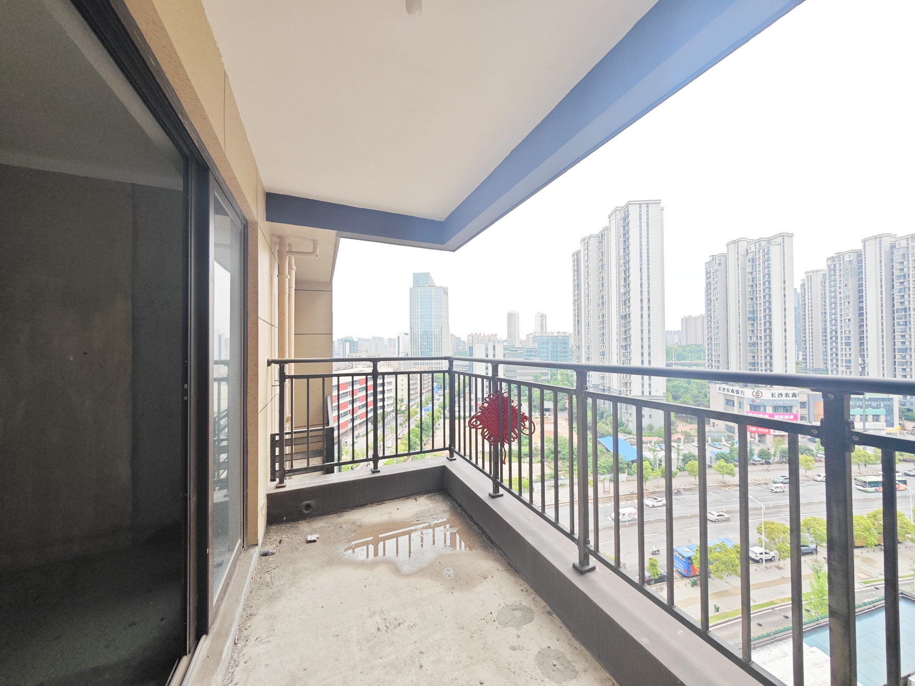 保利大都汇四期 4室2厅2卫 170.0万 保利大都汇四期 4室2厅2卫 170.0万阳台