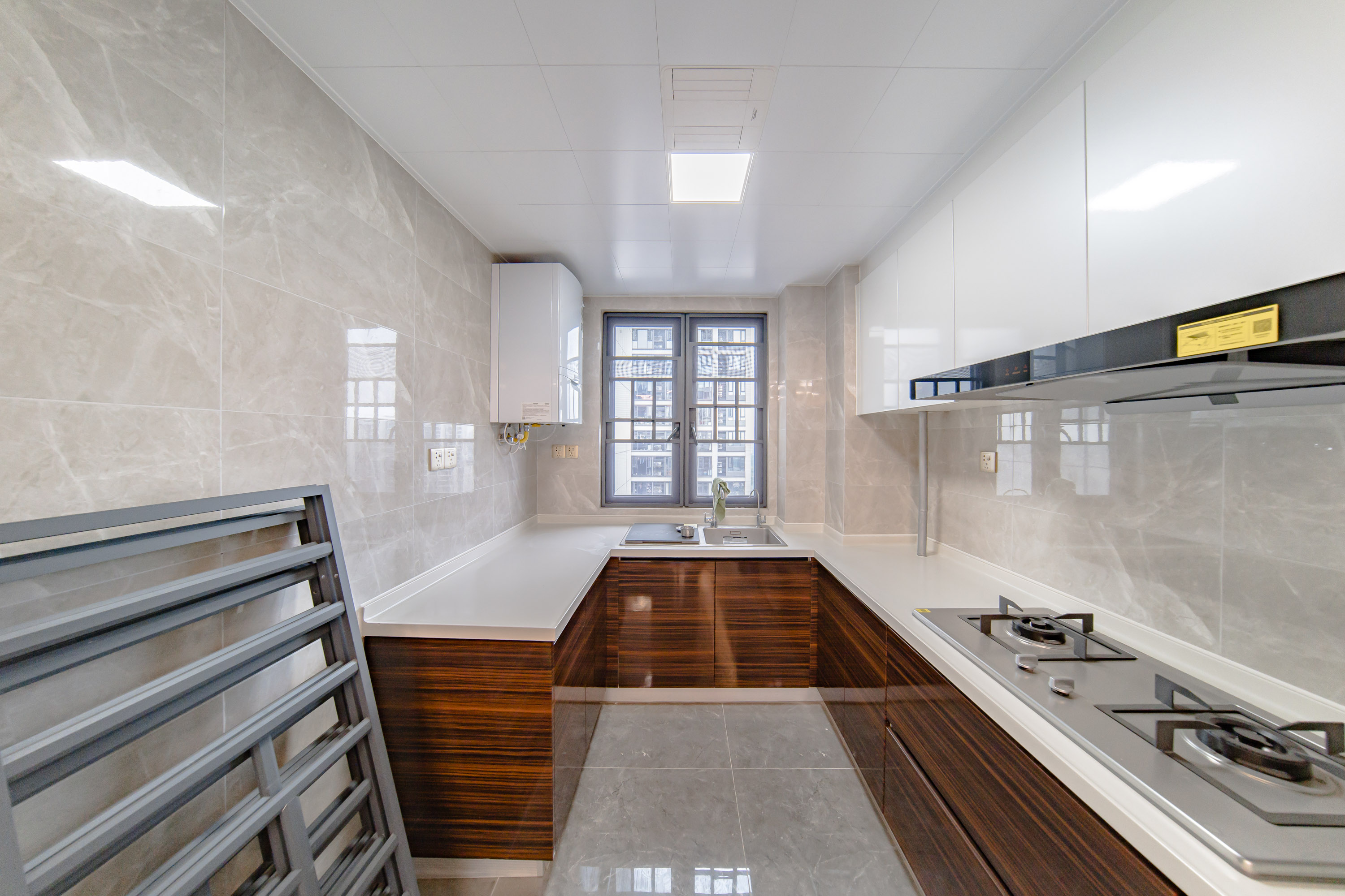 中海阅麓山二期  4室2厅2卫    190.0万 中海阅麓山二期  4室2厅2卫    190.0万厨房