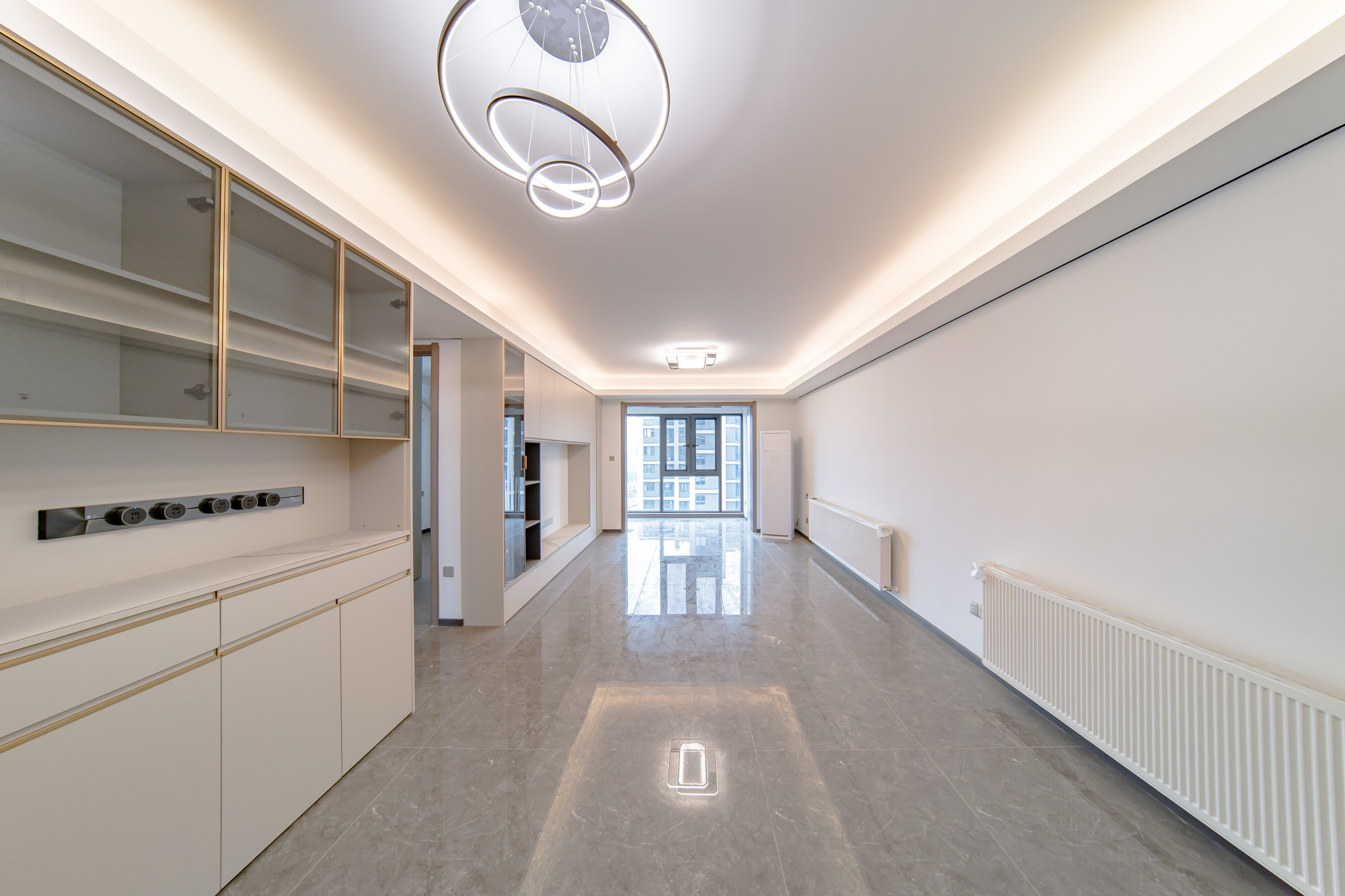 中海阅麓山二期  4室2厅2卫    190.0万 中海阅麓山二期  4室2厅2卫    190.0万客厅