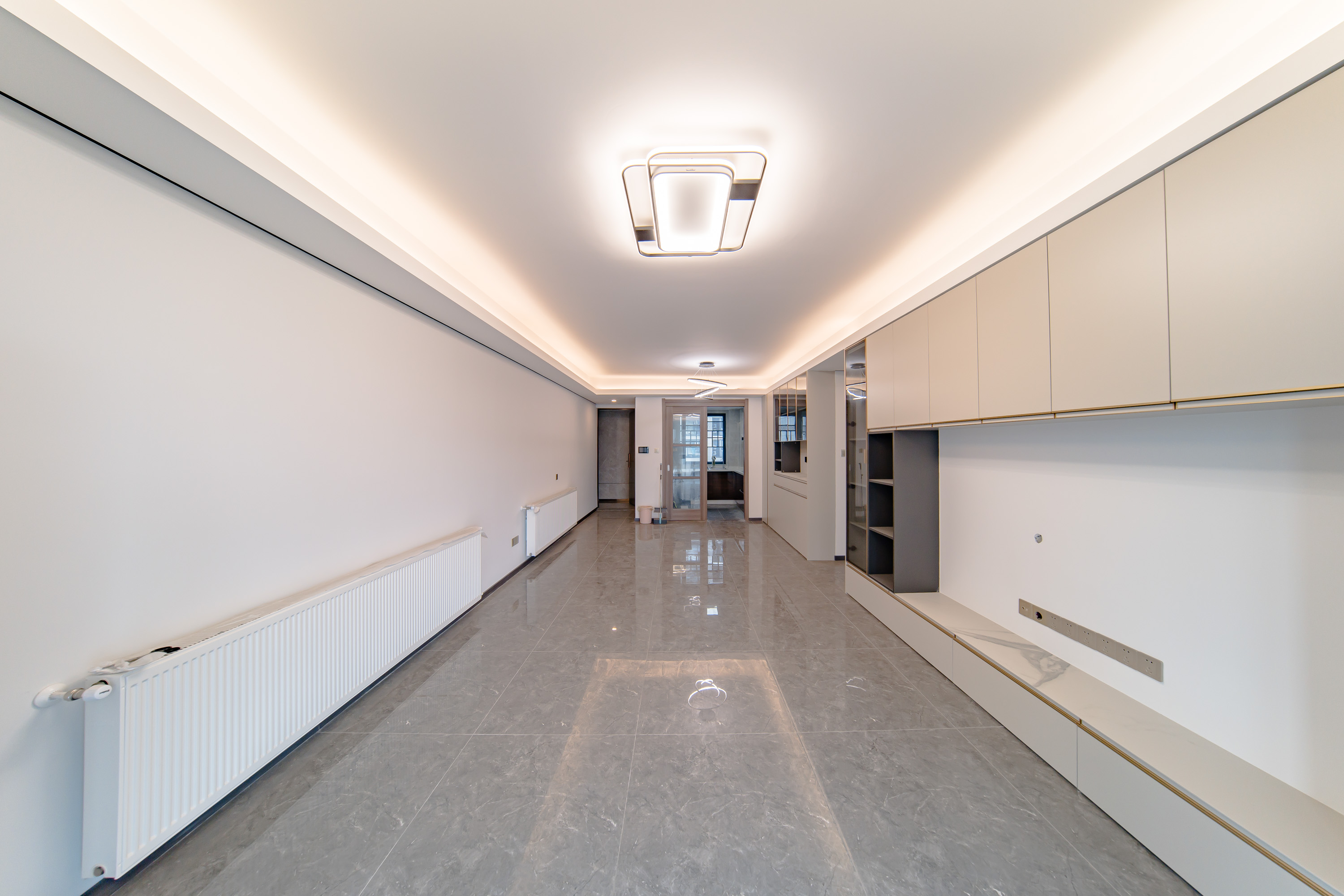 中海阅麓山二期  4室2厅2卫    190.0万 中海阅麓山二期  4室2厅2卫    190.0万客厅