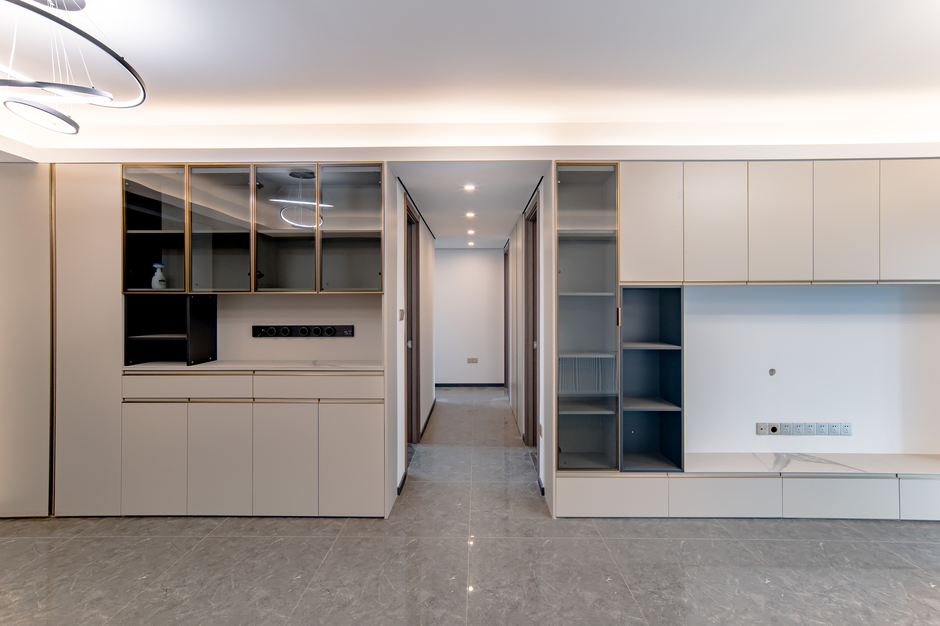 中海阅麓山二期  4室2厅2卫    190.0万 中海阅麓山二期  4室2厅2卫    190.0万客厅