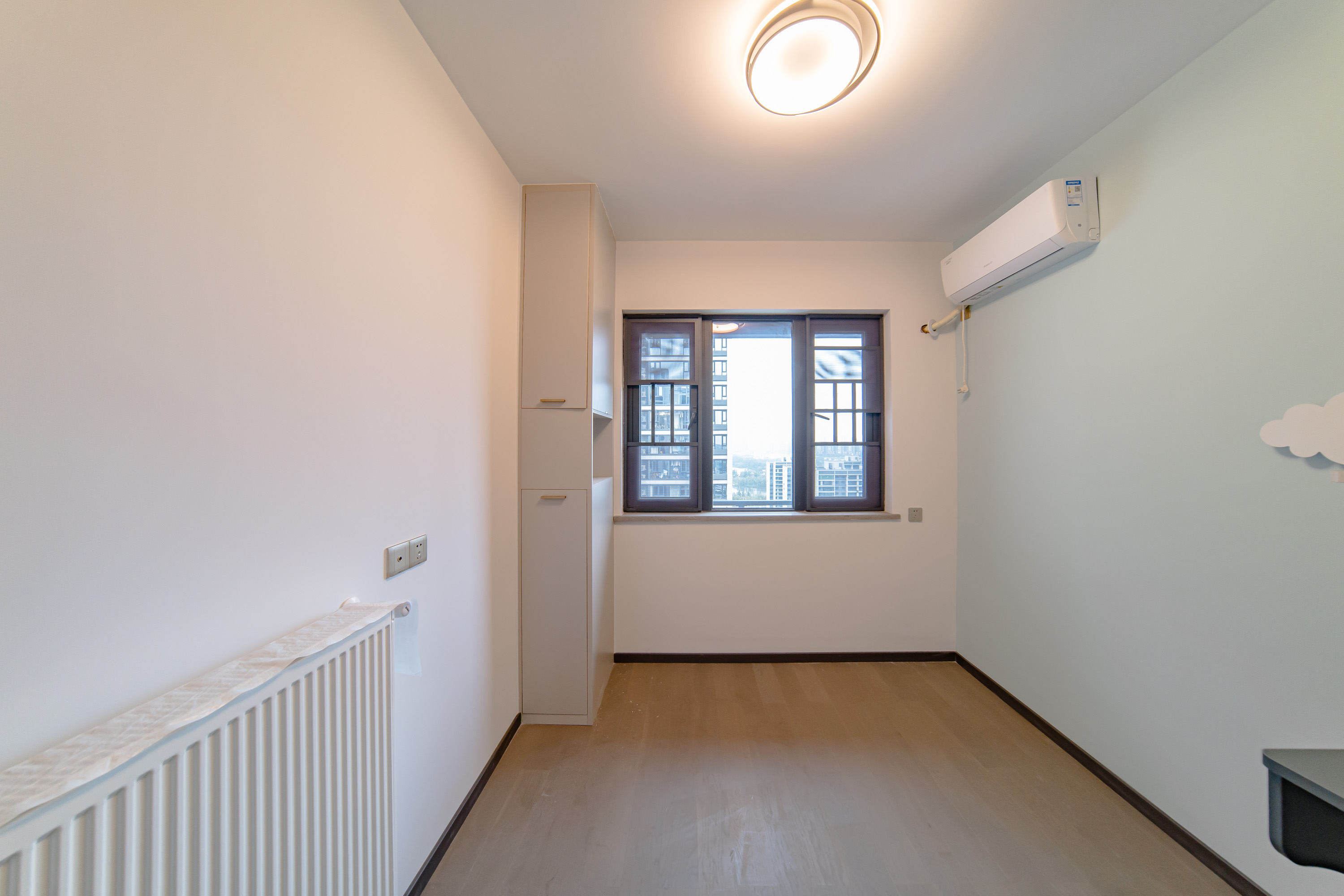 中海阅麓山二期  4室2厅2卫    190.0万 中海阅麓山二期  4室2厅2卫    190.0万卧室