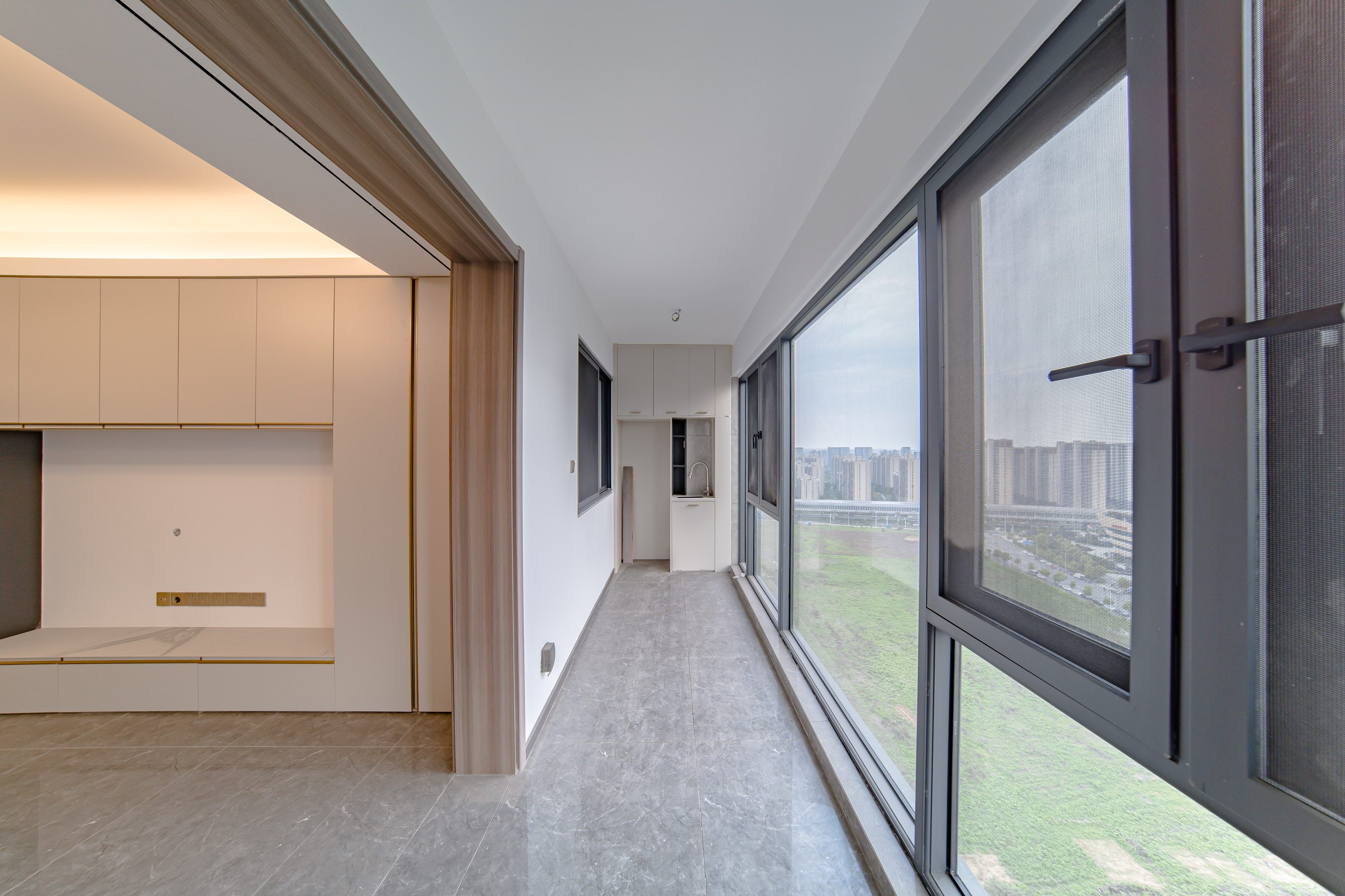 中海阅麓山二期  4室2厅2卫    190.0万 中海阅麓山二期  4室2厅2卫    190.0万阳台