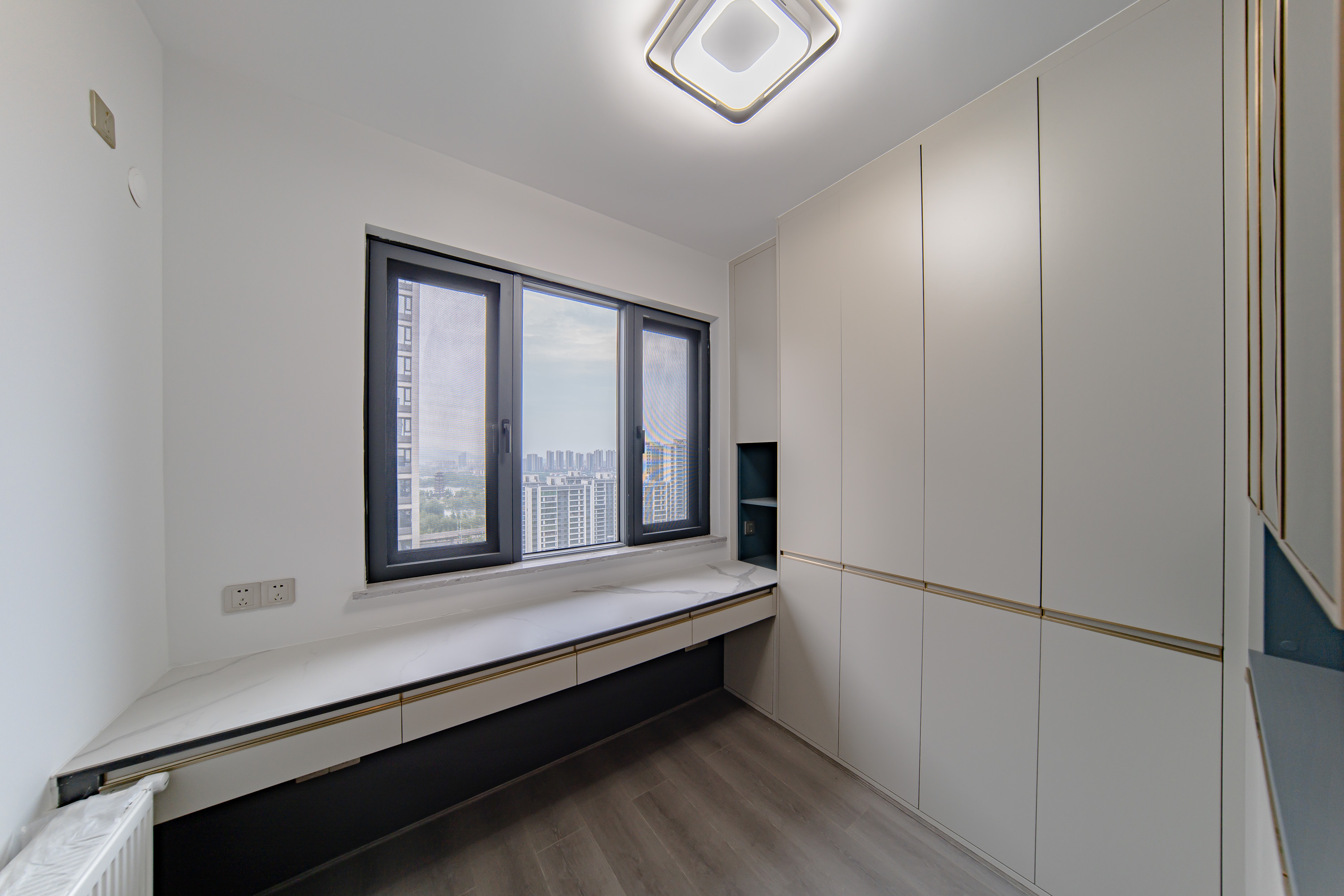 中海阅麓山二期  4室2厅2卫    190.0万 中海阅麓山二期  4室2厅2卫    190.0万卧室