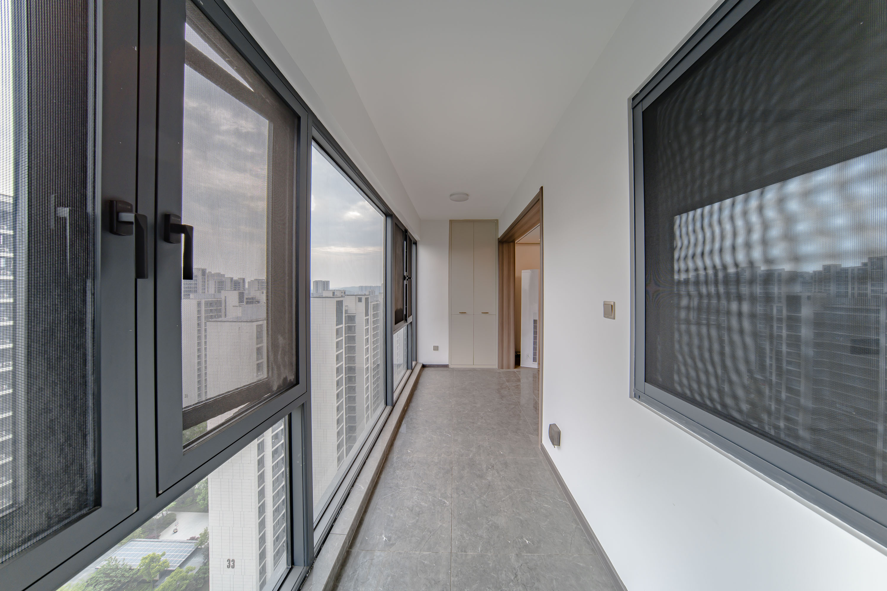 中海阅麓山二期  4室2厅2卫    190.0万 中海阅麓山二期  4室2厅2卫    190.0万阳台