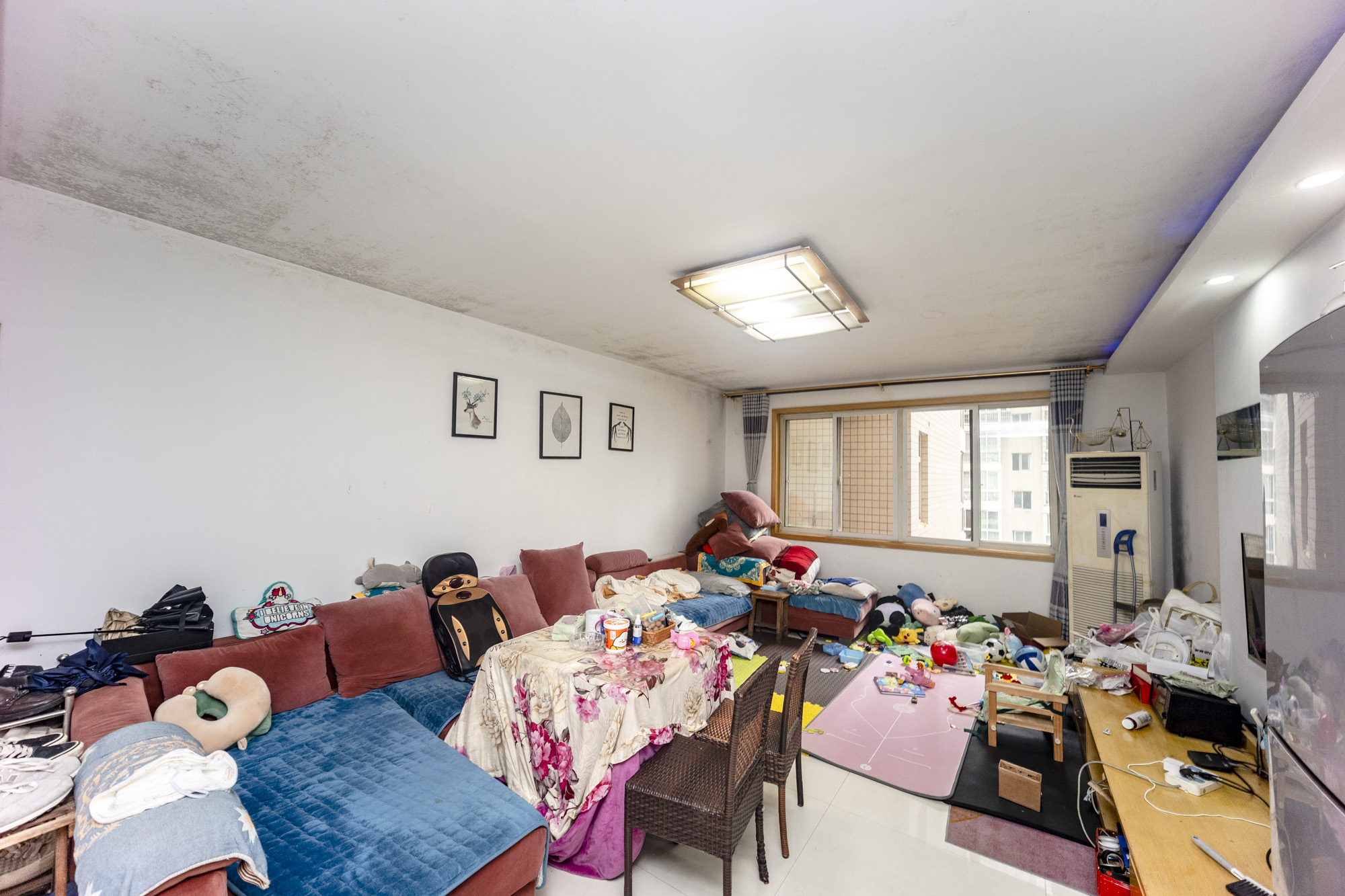 天翔新新家园 3室2厅1卫 76.0万 天翔新新家园 3室2厅1卫 76.0万客厅