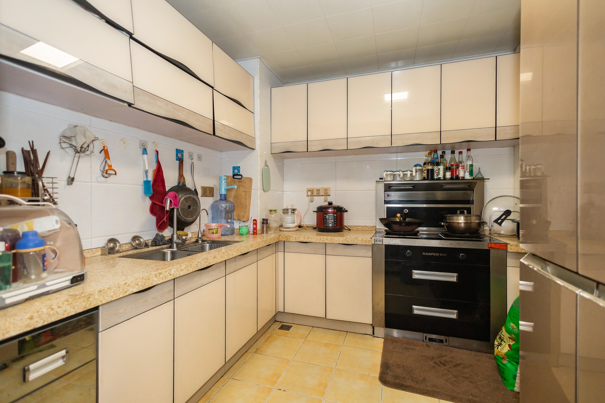 楚天家园  3室2厅2卫    85.8万 楚天家园  3室2厅2卫    85.8万厨房