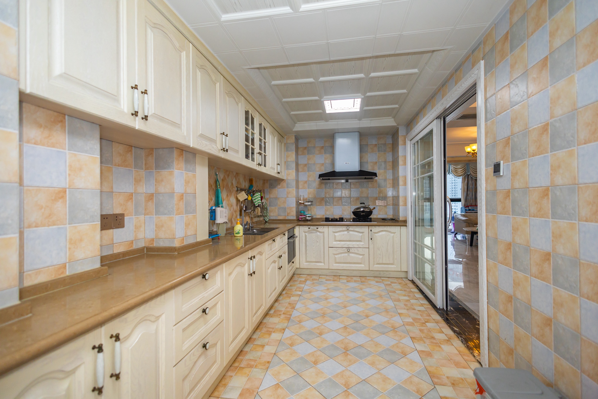 恒基凯旋门一二期  4室2厅2卫    158.0万 恒基凯旋门一二期  4室2厅2卫    158.0万厨房