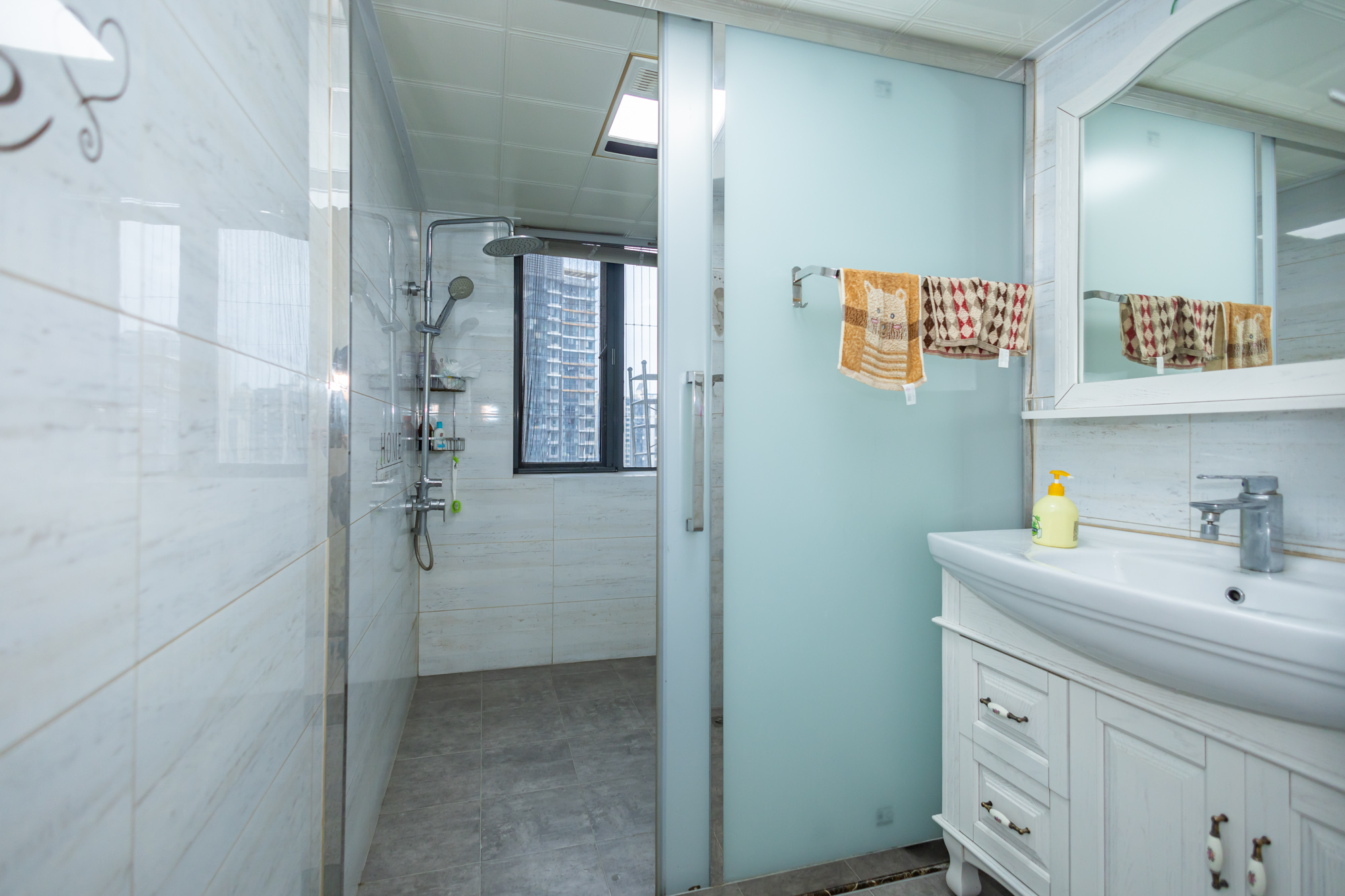 恒基凯旋门一二期  4室2厅2卫    158.0万 恒基凯旋门一二期  4室2厅2卫    158.0万卫生间