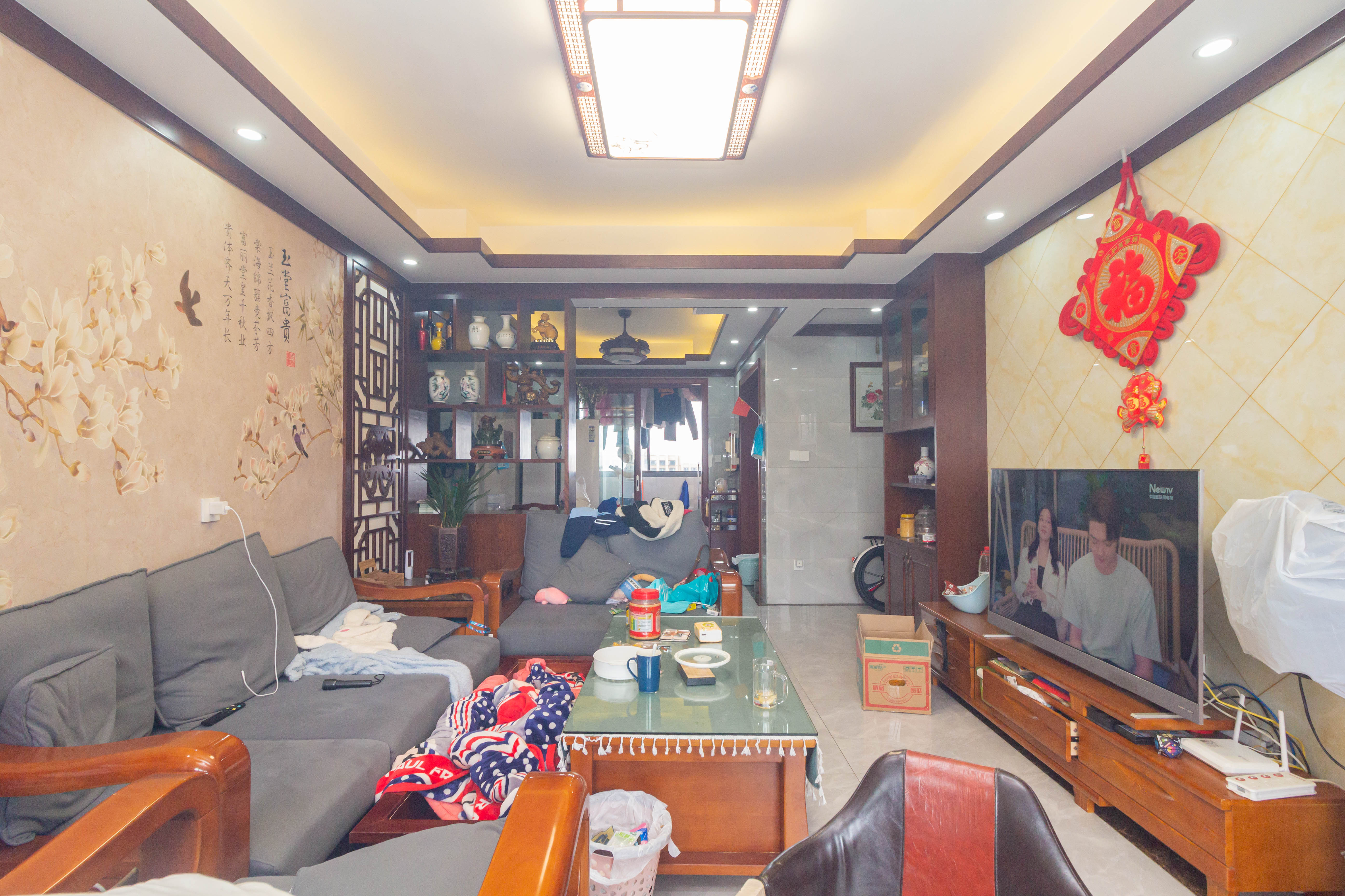 爵世名邸东湖（东湖壹号企业总部基地）  3室2厅2卫   128.00万客厅