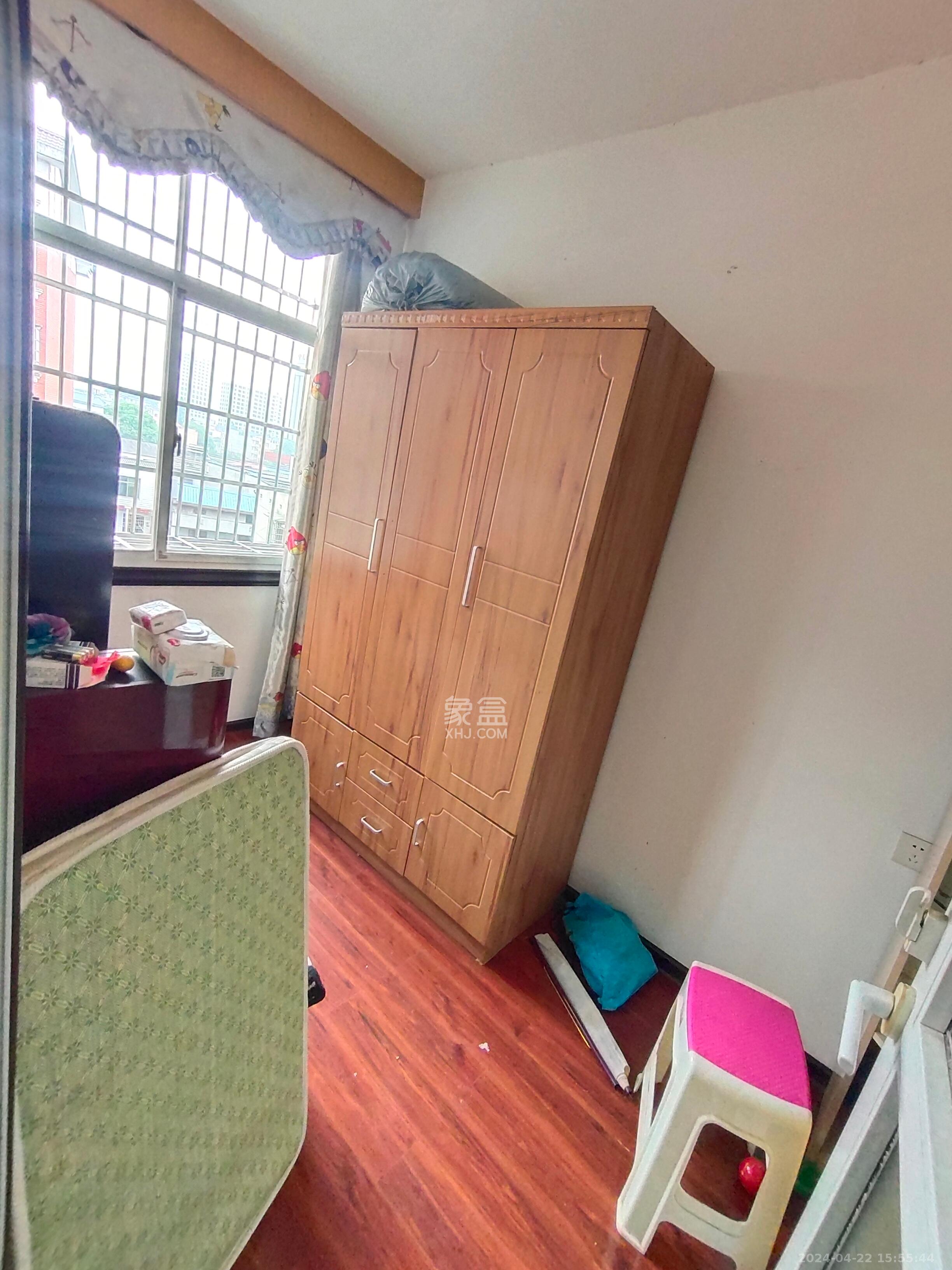山水英伦  3室2厅1卫   1900.00元/月室内图