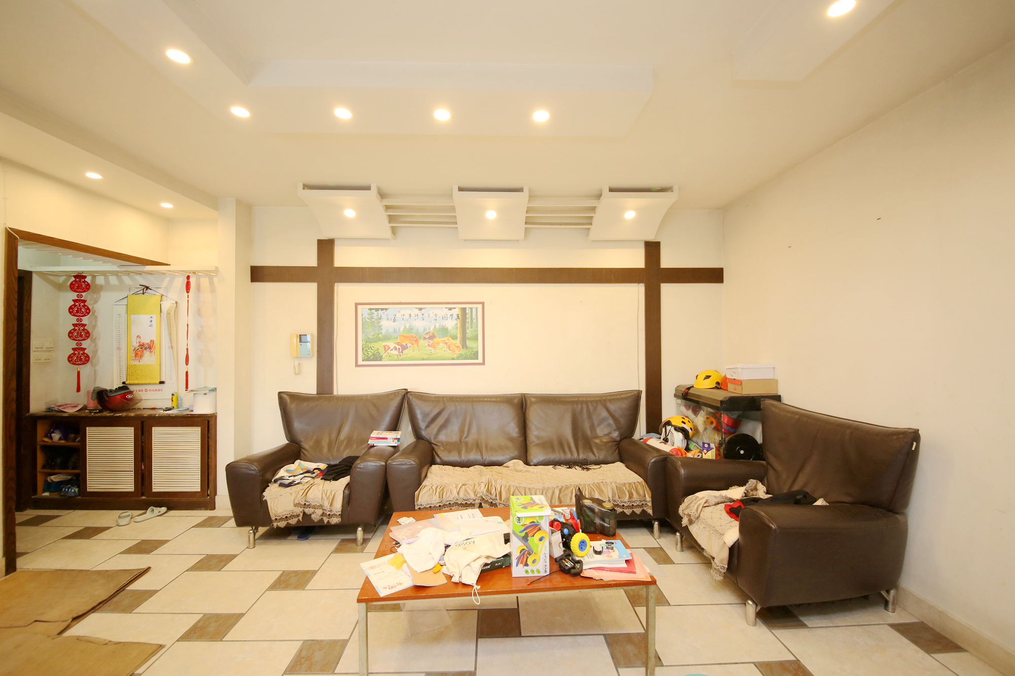 雅园小区  3室2厅2卫   140.00万客厅