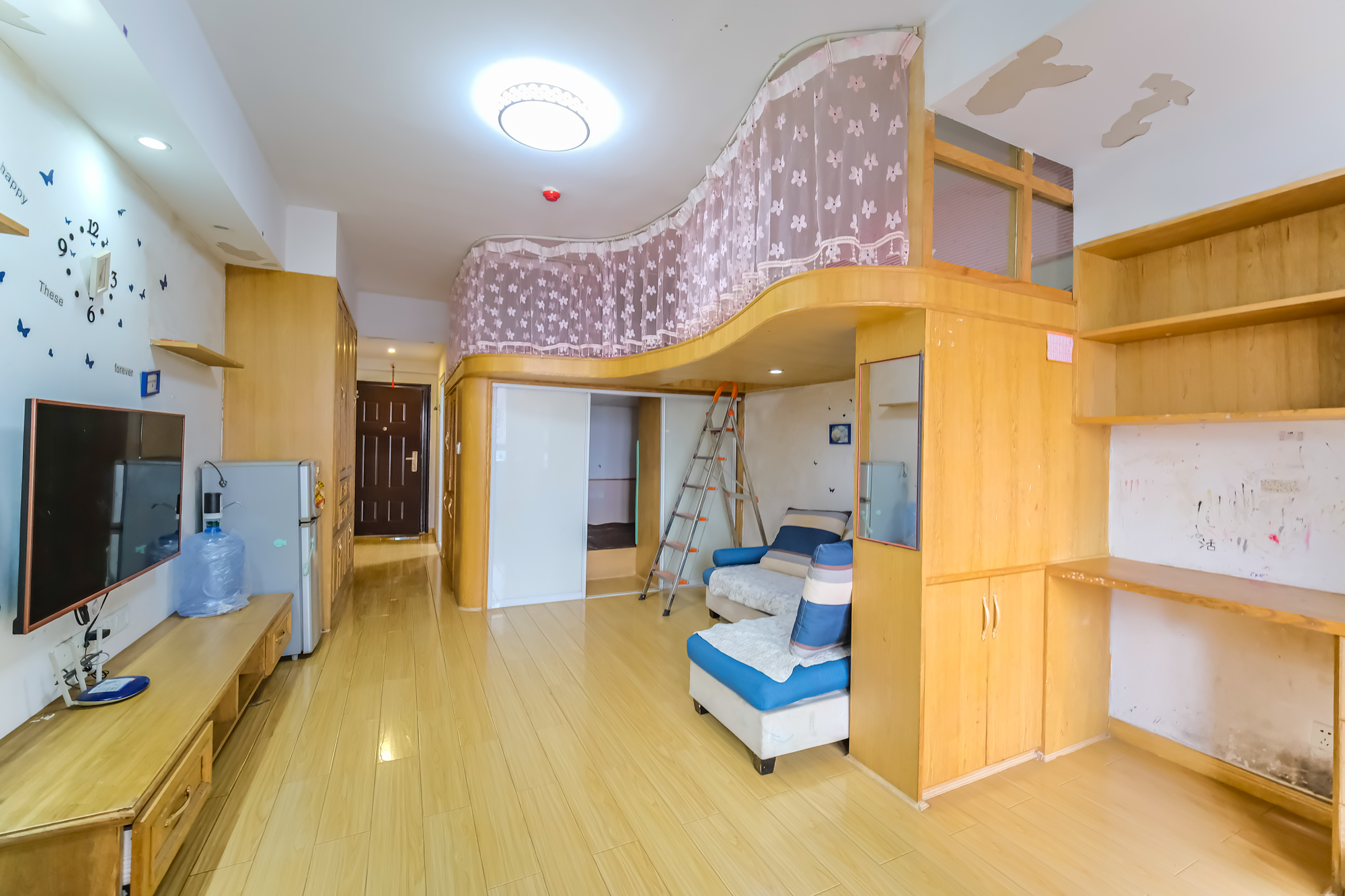 山水湾 1室1厅0卫 30.8万 山水湾 1室1厅0卫 30.8万客厅