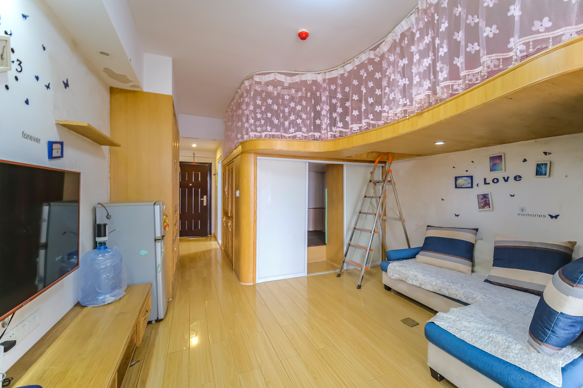 山水湾 1室1厅0卫 30.8万 山水湾 1室1厅0卫 30.8万客厅