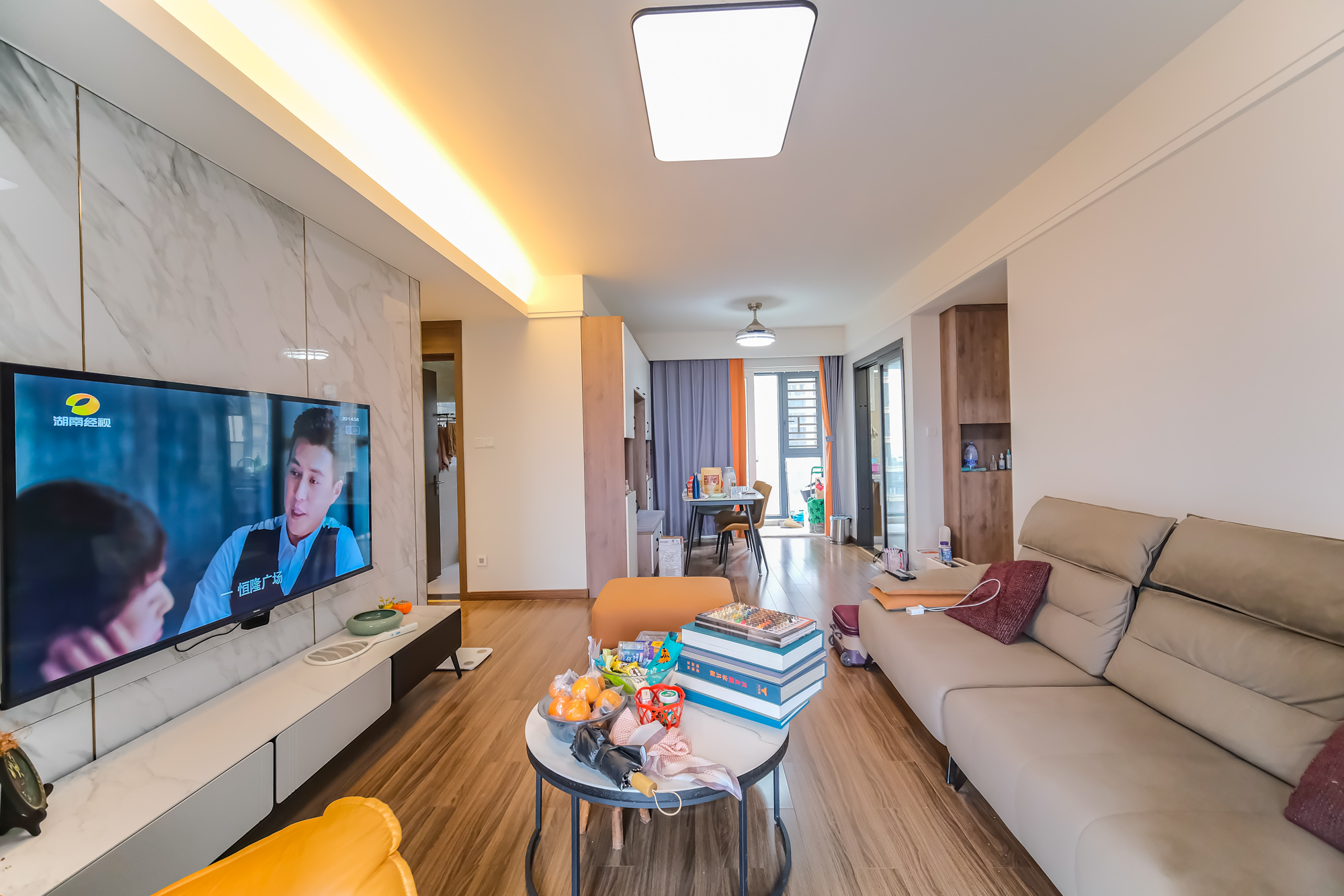 保利香槟国际  4室2厅2卫    120.0万 保利香槟国际  4室2厅2卫    120.0万客厅